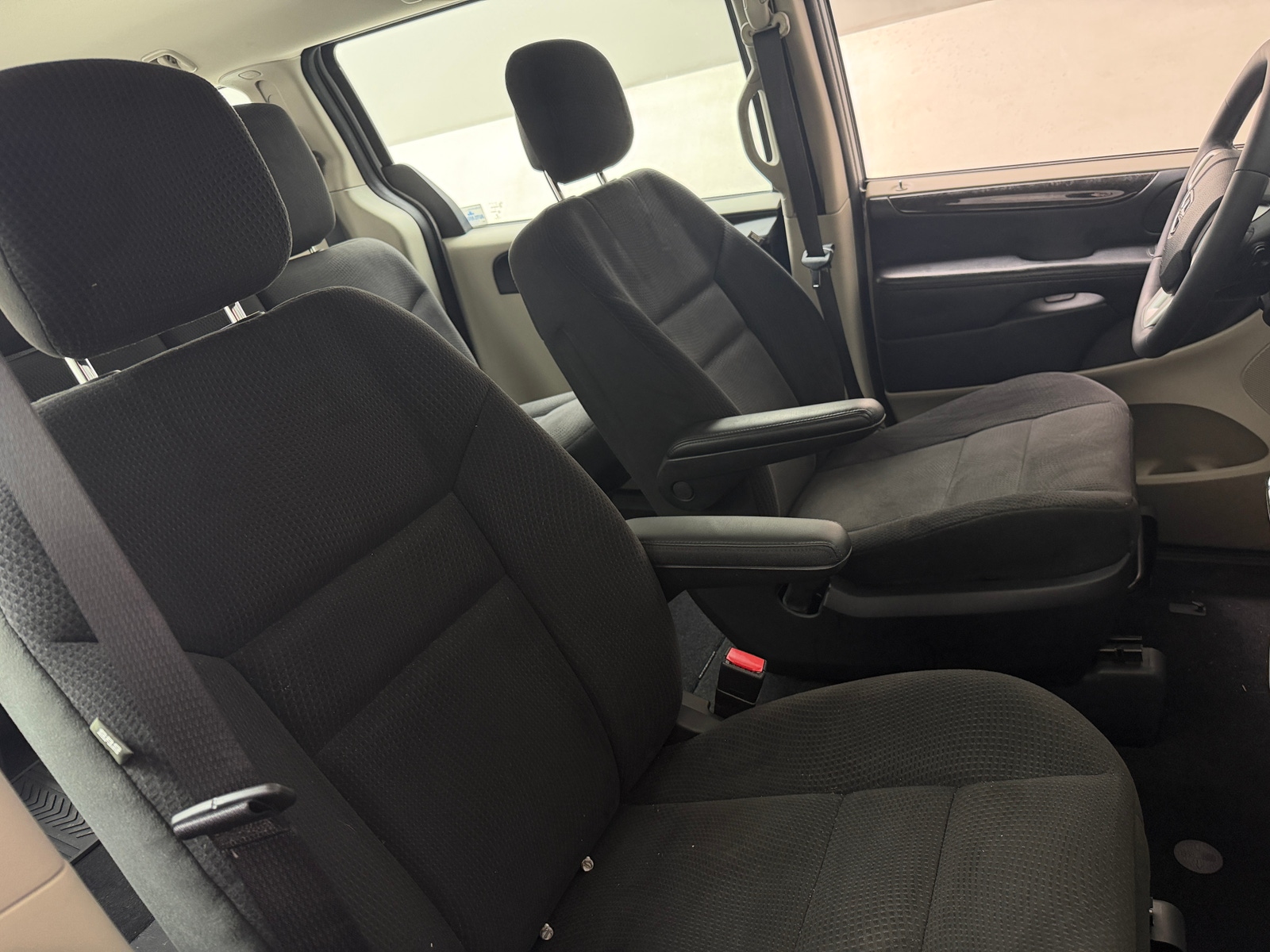 Thumbnail: 2015 Dodge Grand Caravan - 2