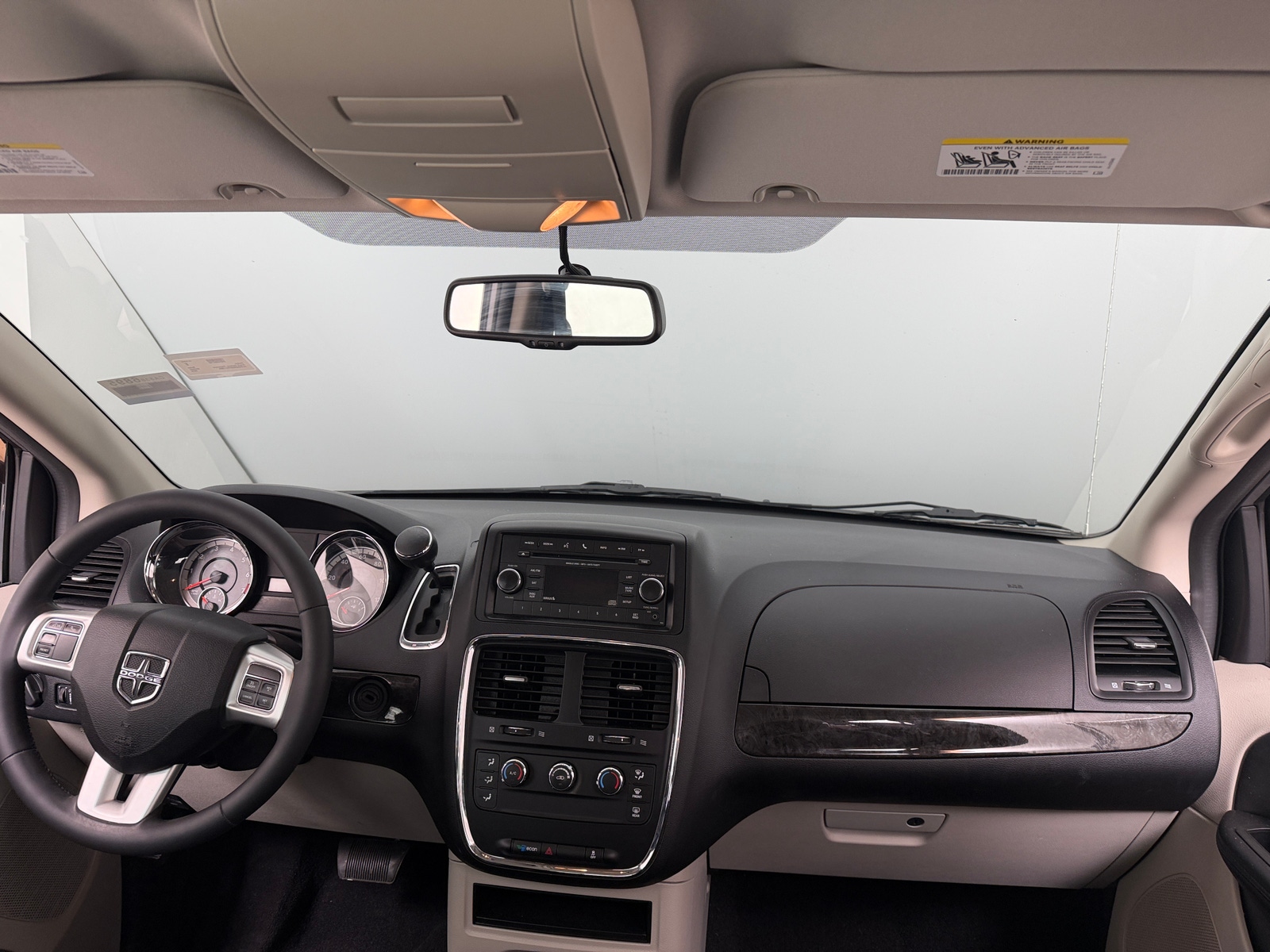 Thumbnail: 2015 Dodge Grand Caravan - 3