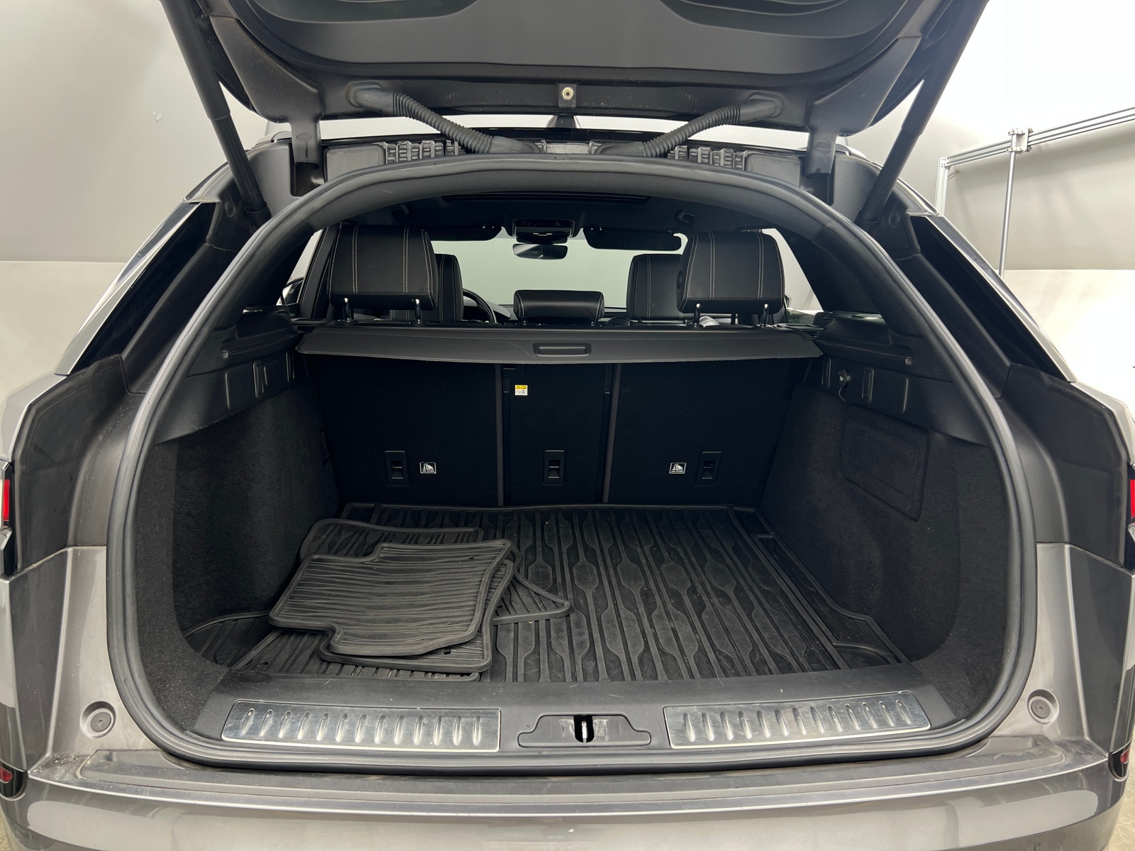 Thumbnail: 2019 Land Rover Range Rover Velar - 6