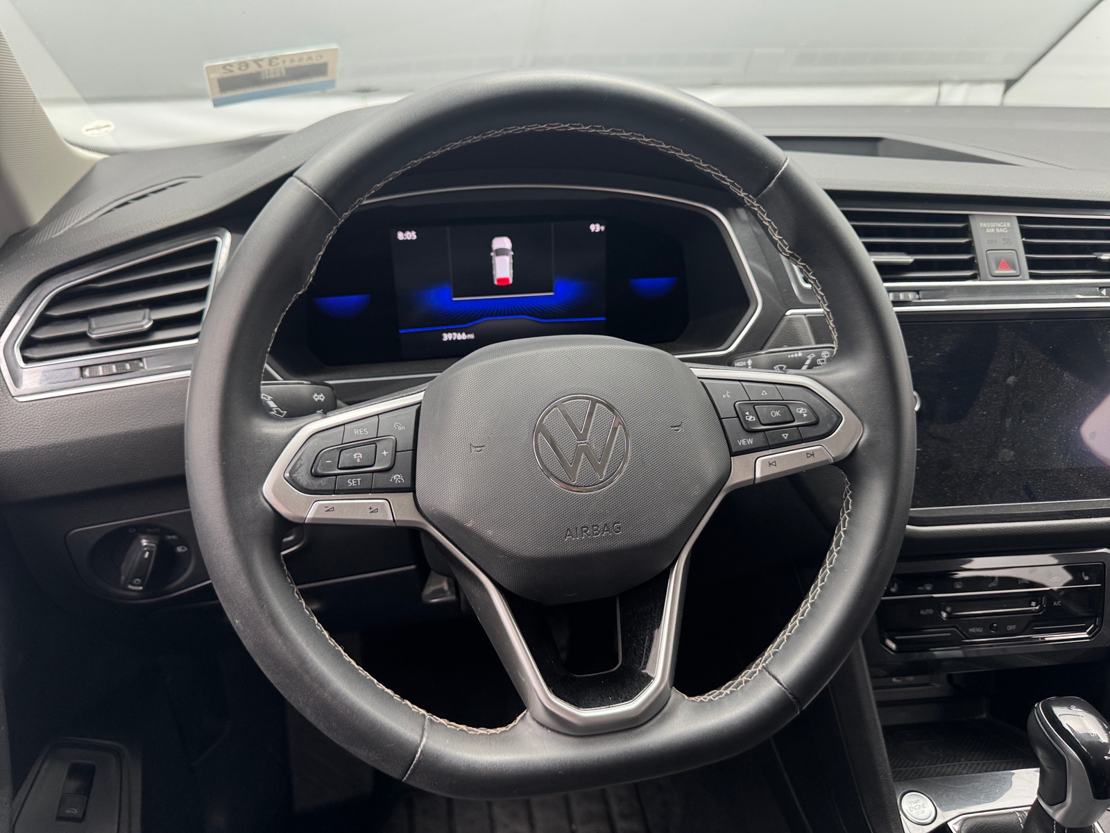 Thumbnail: 2022 Volkswagen Tiguan - 3