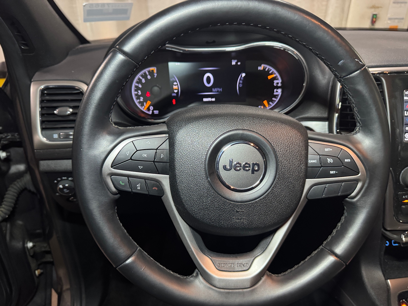 Thumbnail: 2018 Jeep Grand Cherokee - 5