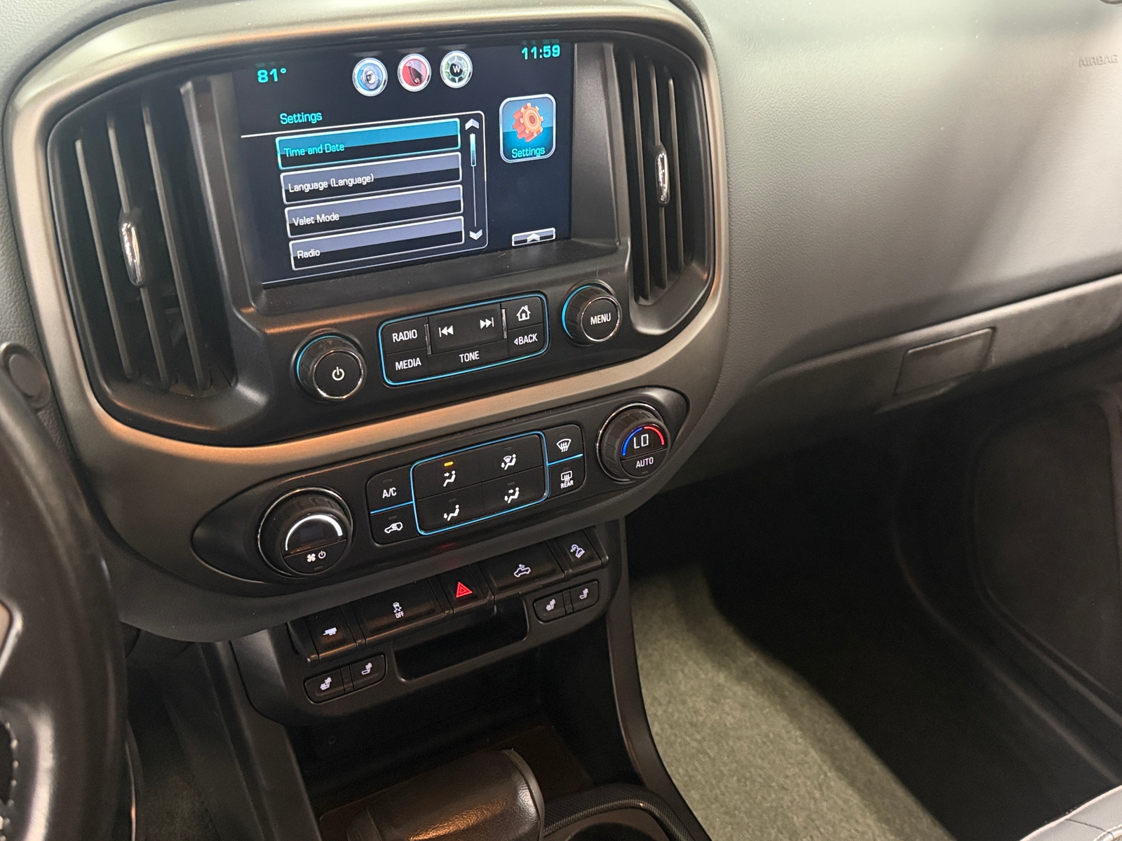 Thumbnail: 2015 Chevrolet Colorado - 3
