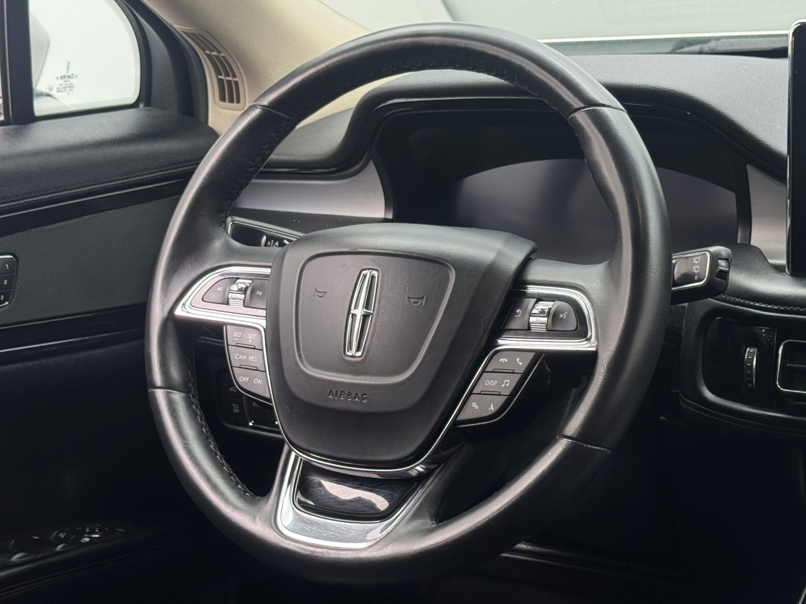 Thumbnail: 2021 Lincoln Nautilus - 4