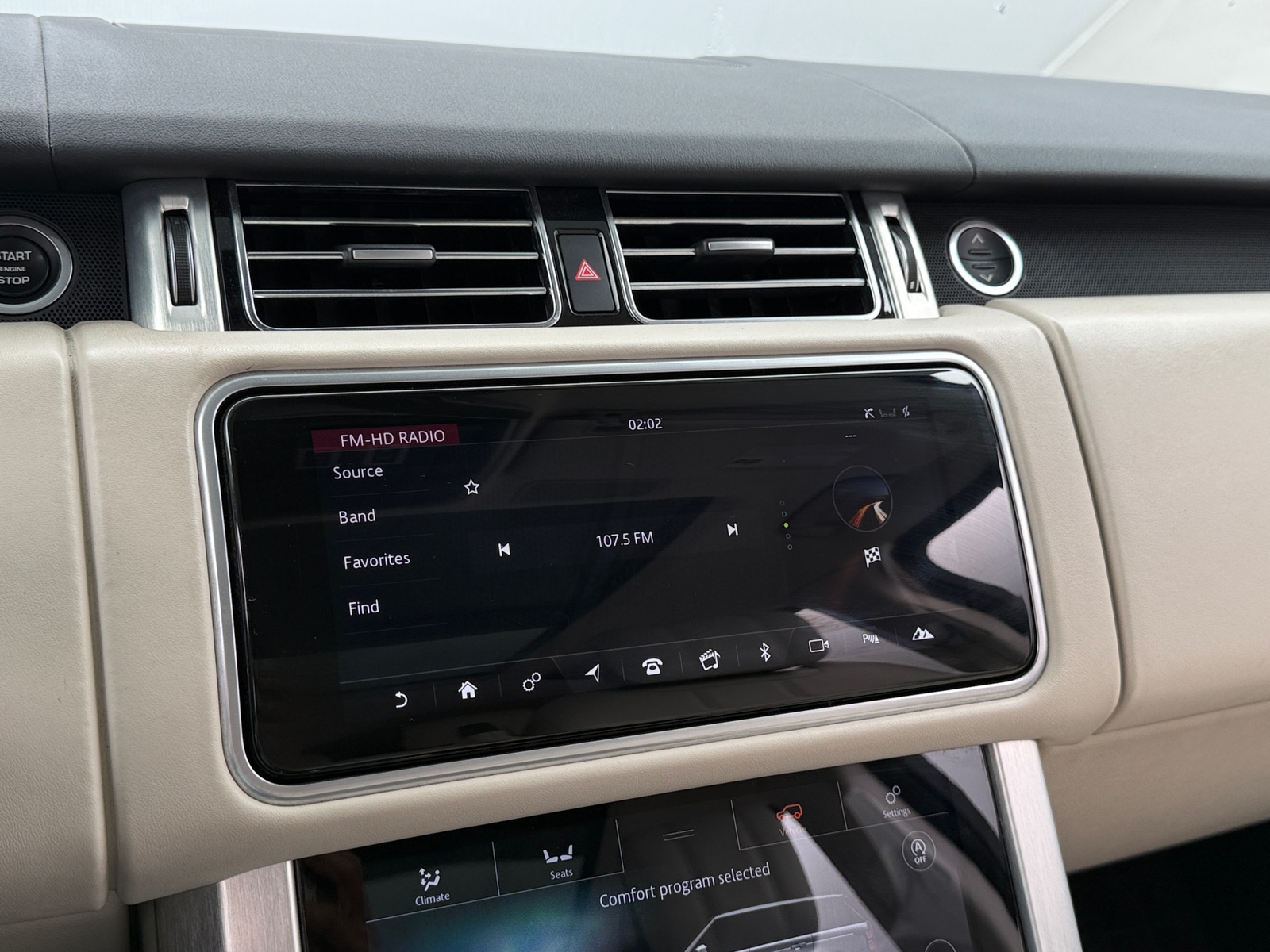 Thumbnail: 2020 Land Rover Range Rover - 3