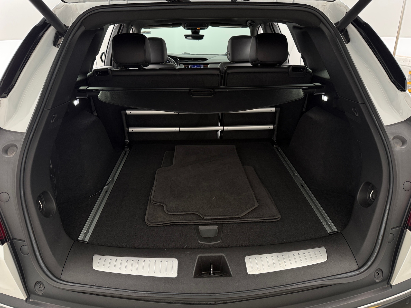 Thumbnail: 2023 Cadillac XT5 - 6