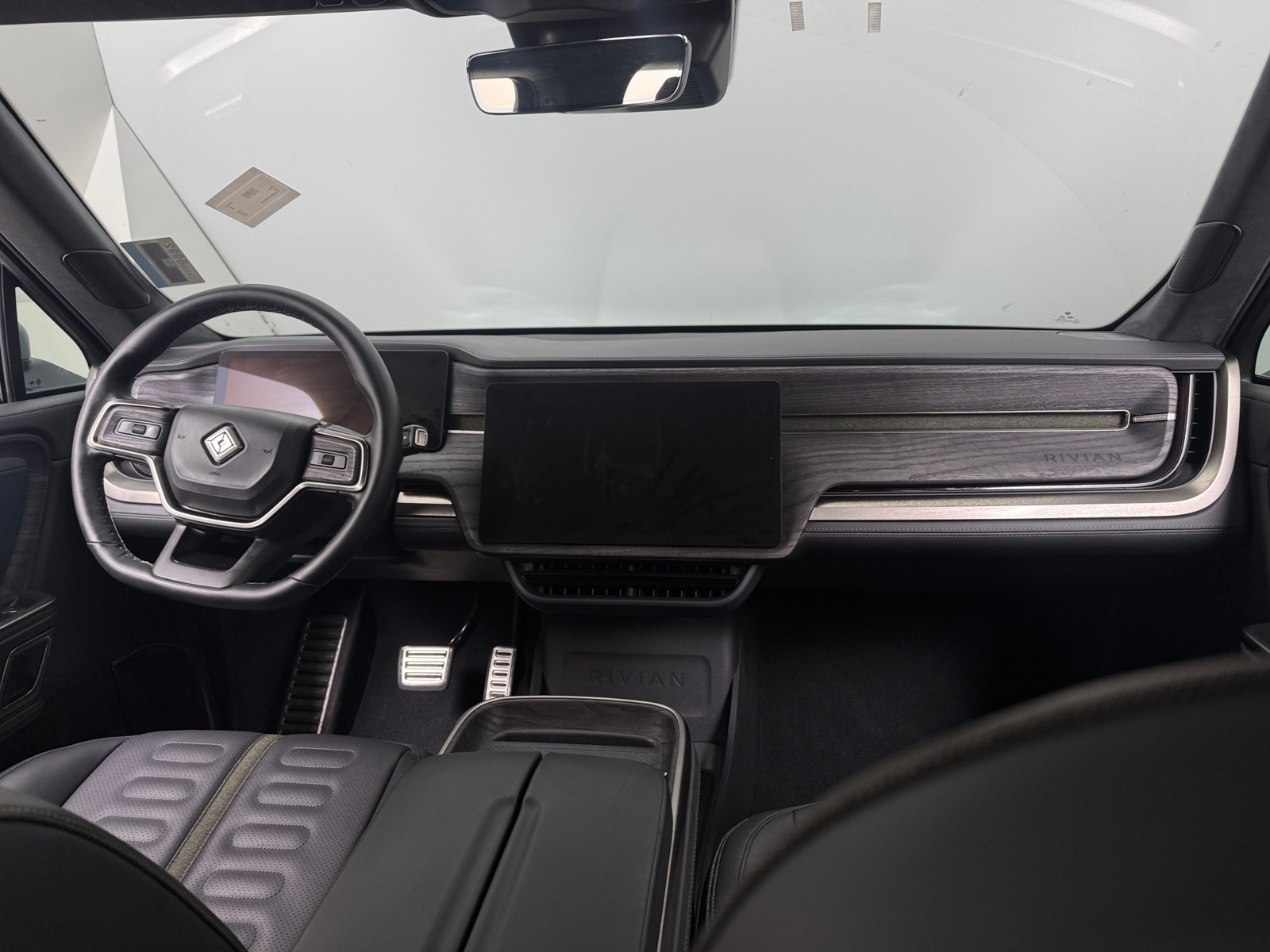 Thumbnail: 2023 Rivian R1S - 2