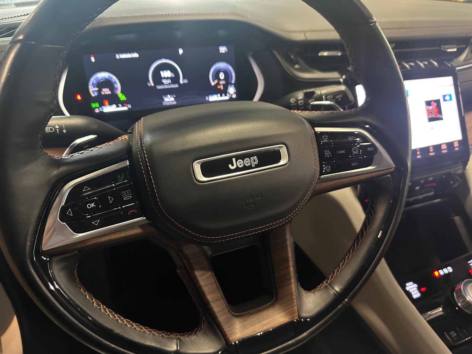 Thumbnail: 2023 Jeep Grand Cherokee L - 4
