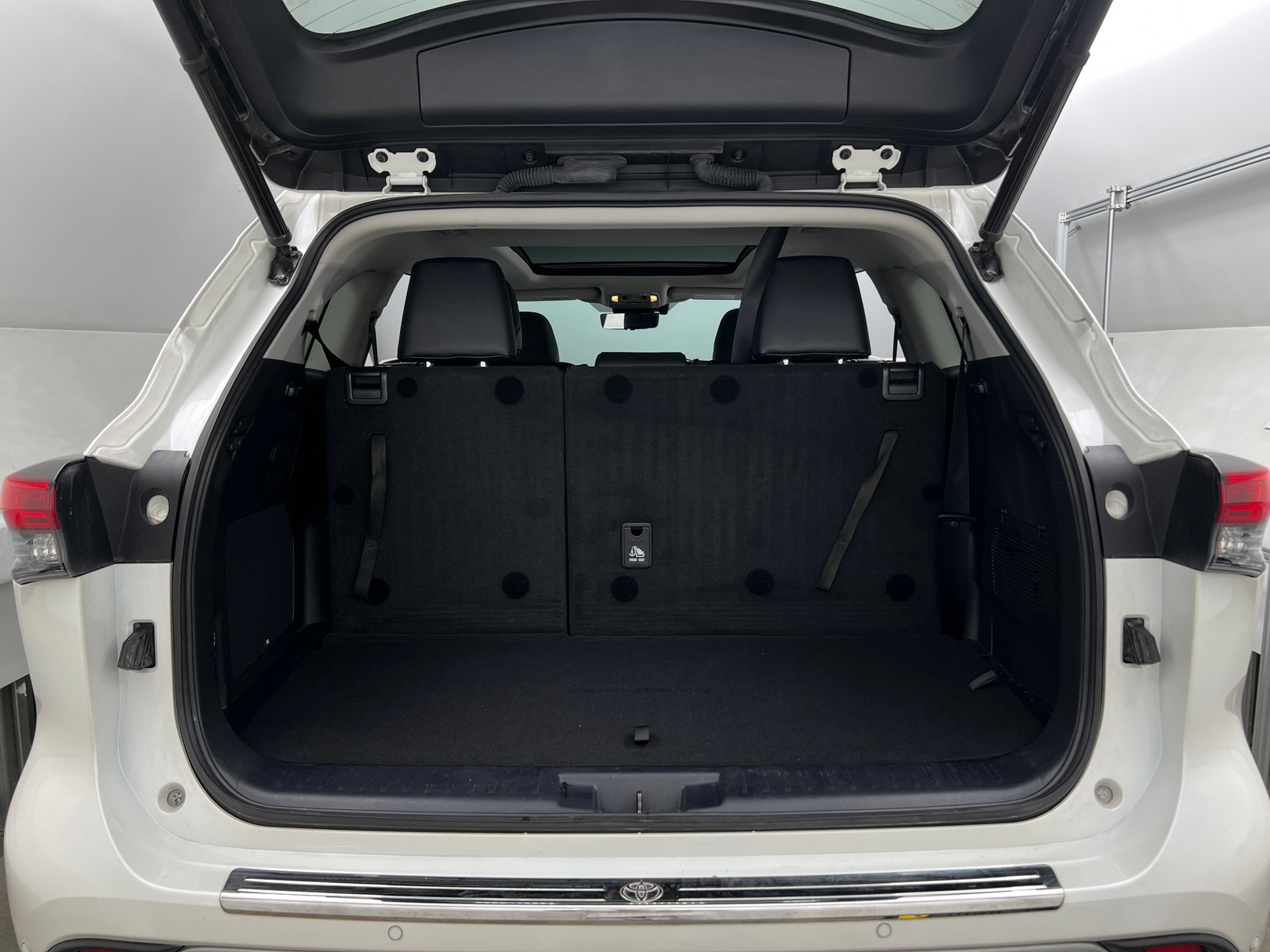 Thumbnail: 2021 Toyota Highlander - 6