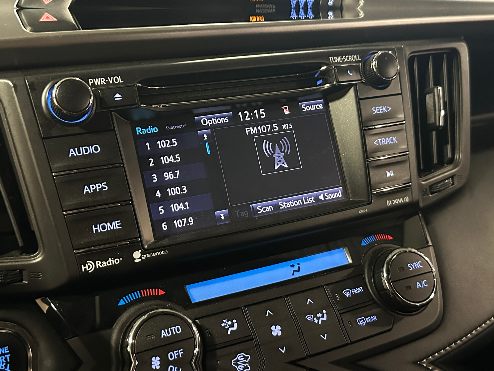 Thumbnail: 2018 Toyota RAV4 - 4