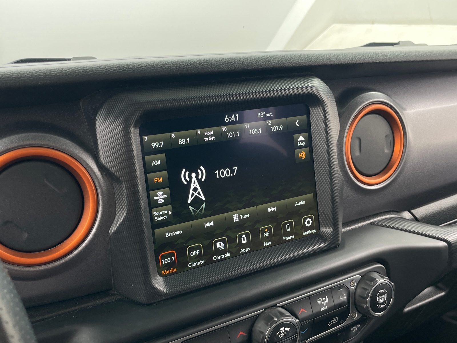 Thumbnail: 2023 Jeep Gladiator - 4