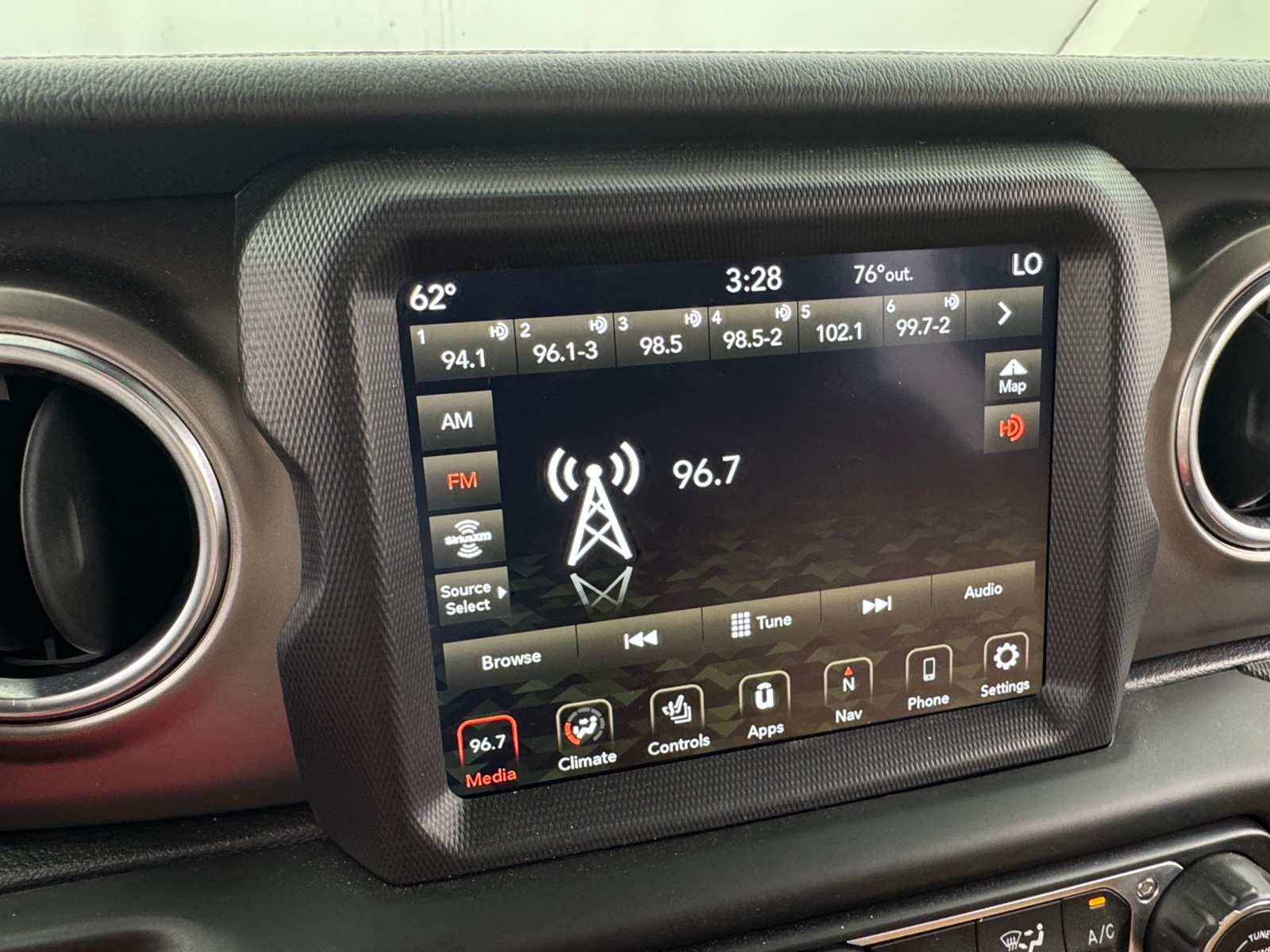 Thumbnail: 2020 Jeep Gladiator - 4