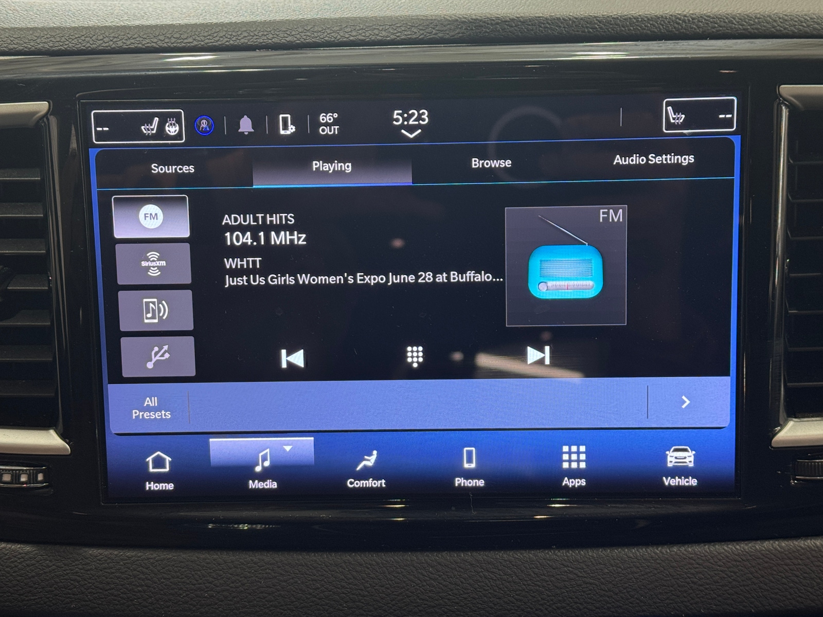 Thumbnail: 2024 Chrysler Pacifica - 3