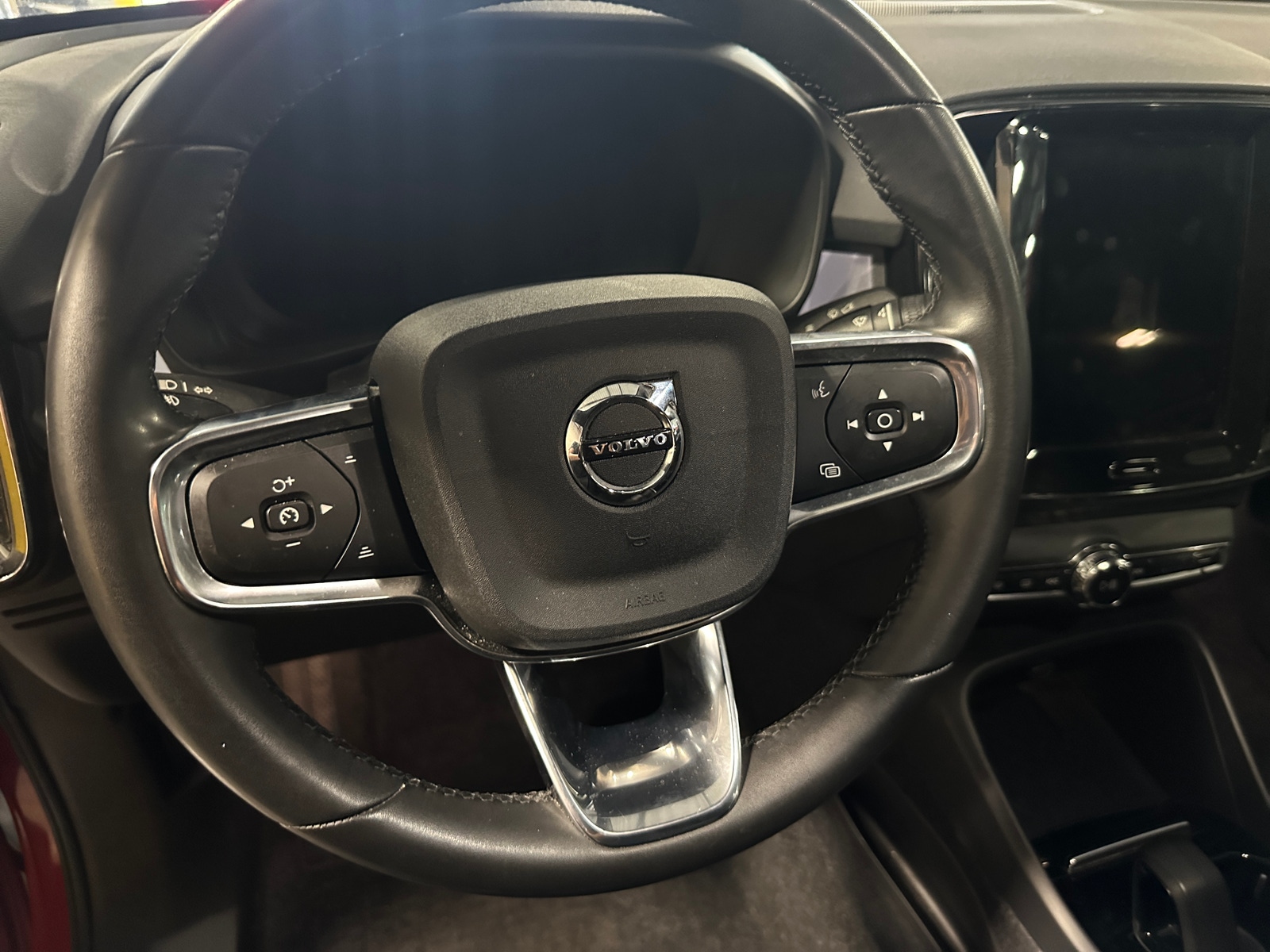 Thumbnail: 2023 Volvo C40 - 5