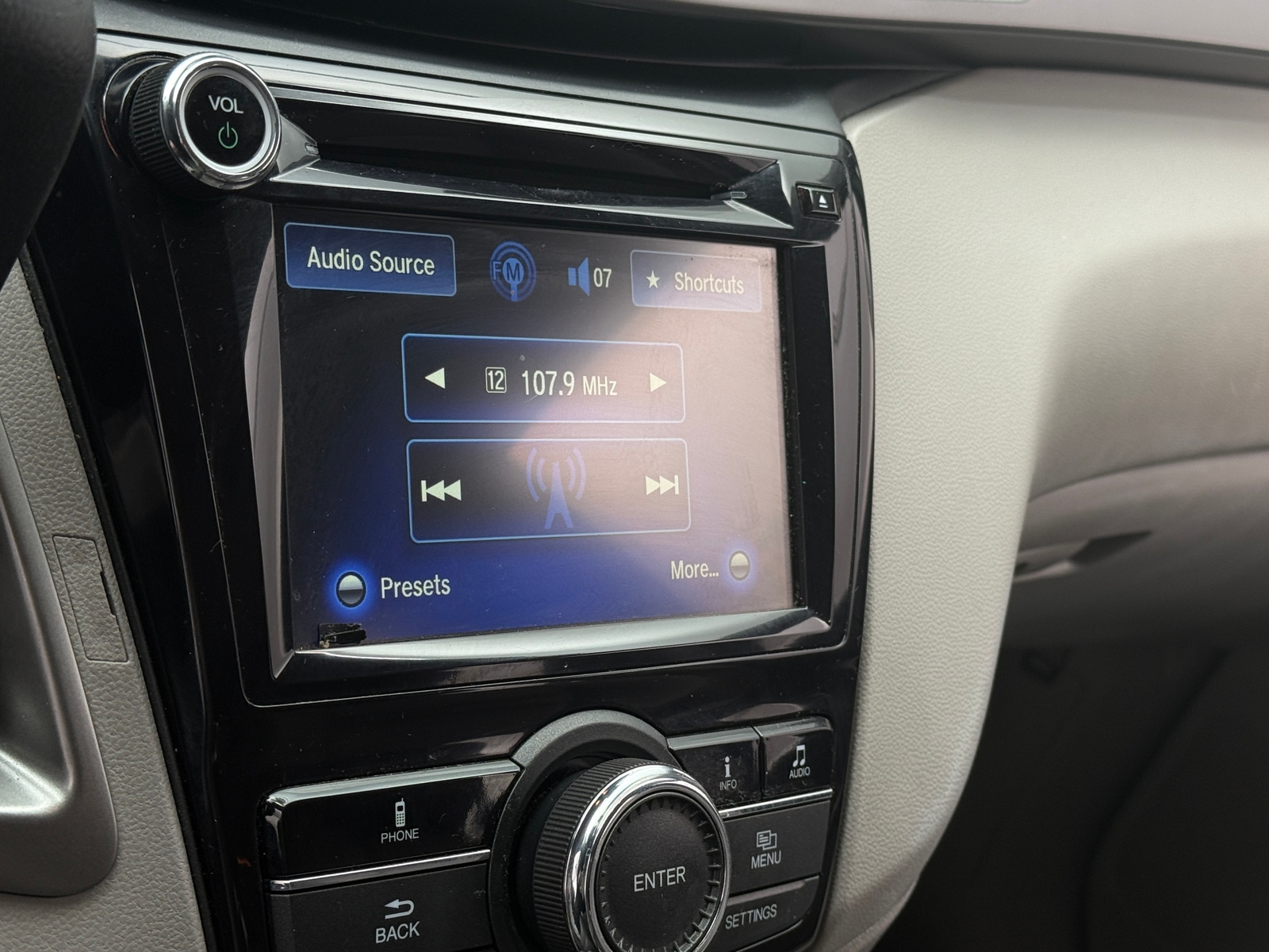 Thumbnail: 2015 Honda Odyssey - 3