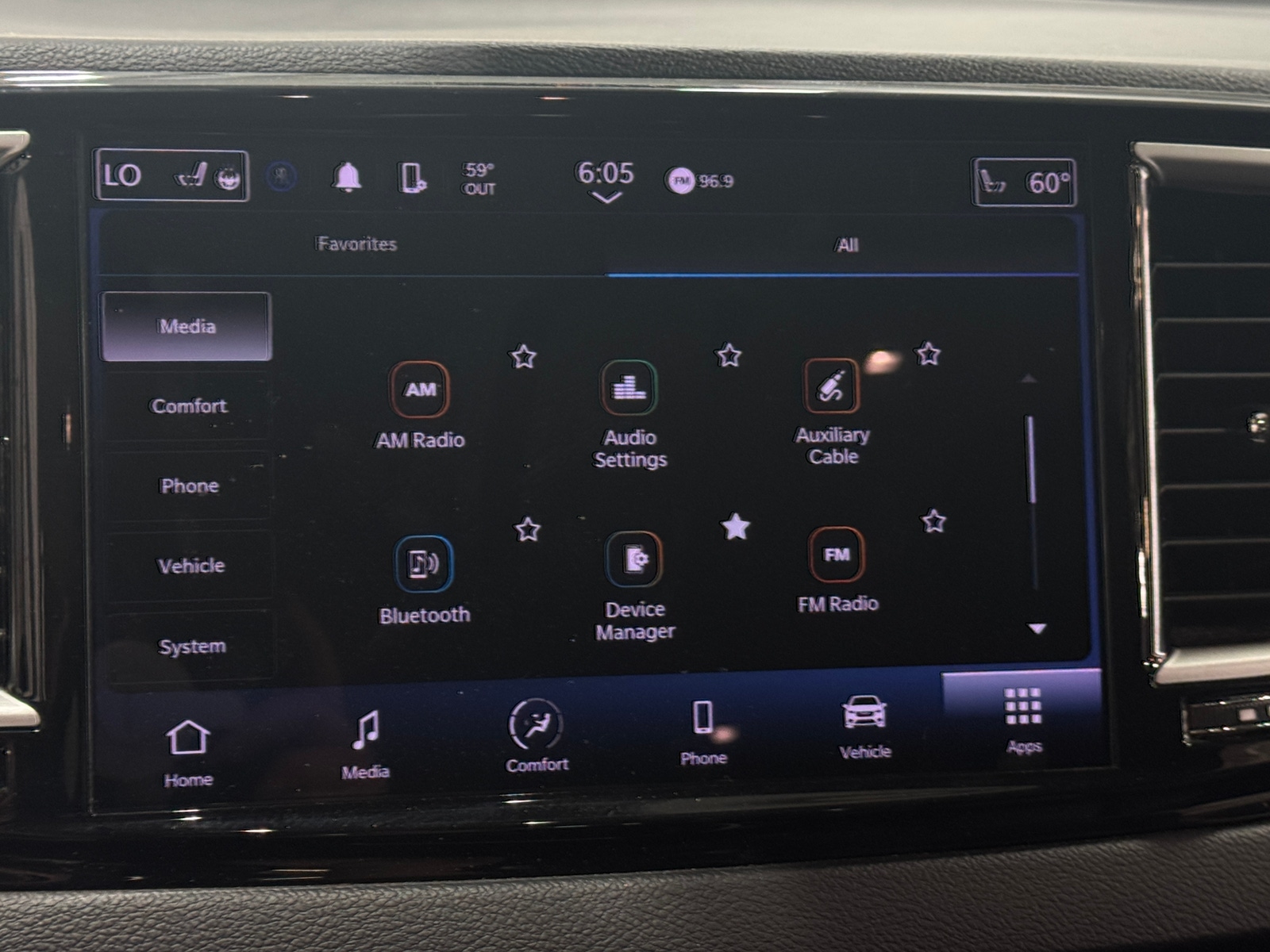 Thumbnail: 2024 Chrysler Pacifica - 3