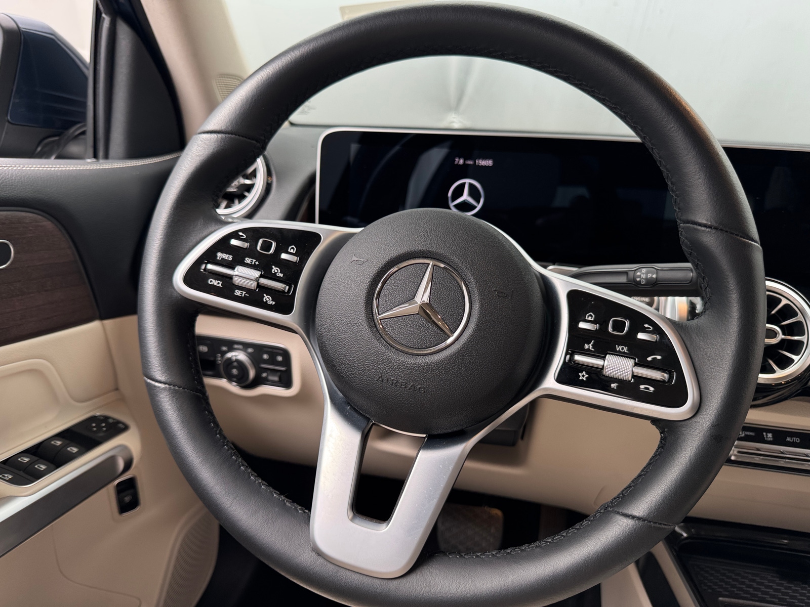 Thumbnail: 2021 Mercedes-Benz GLB - 4