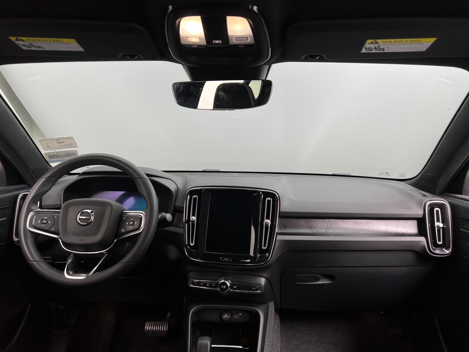 Thumbnail: 2023 Volvo C40 - 3