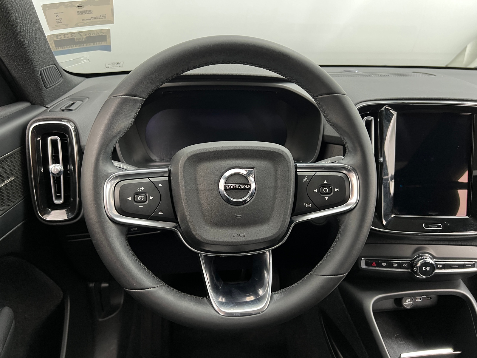 Thumbnail: 2023 Volvo C40 - 5