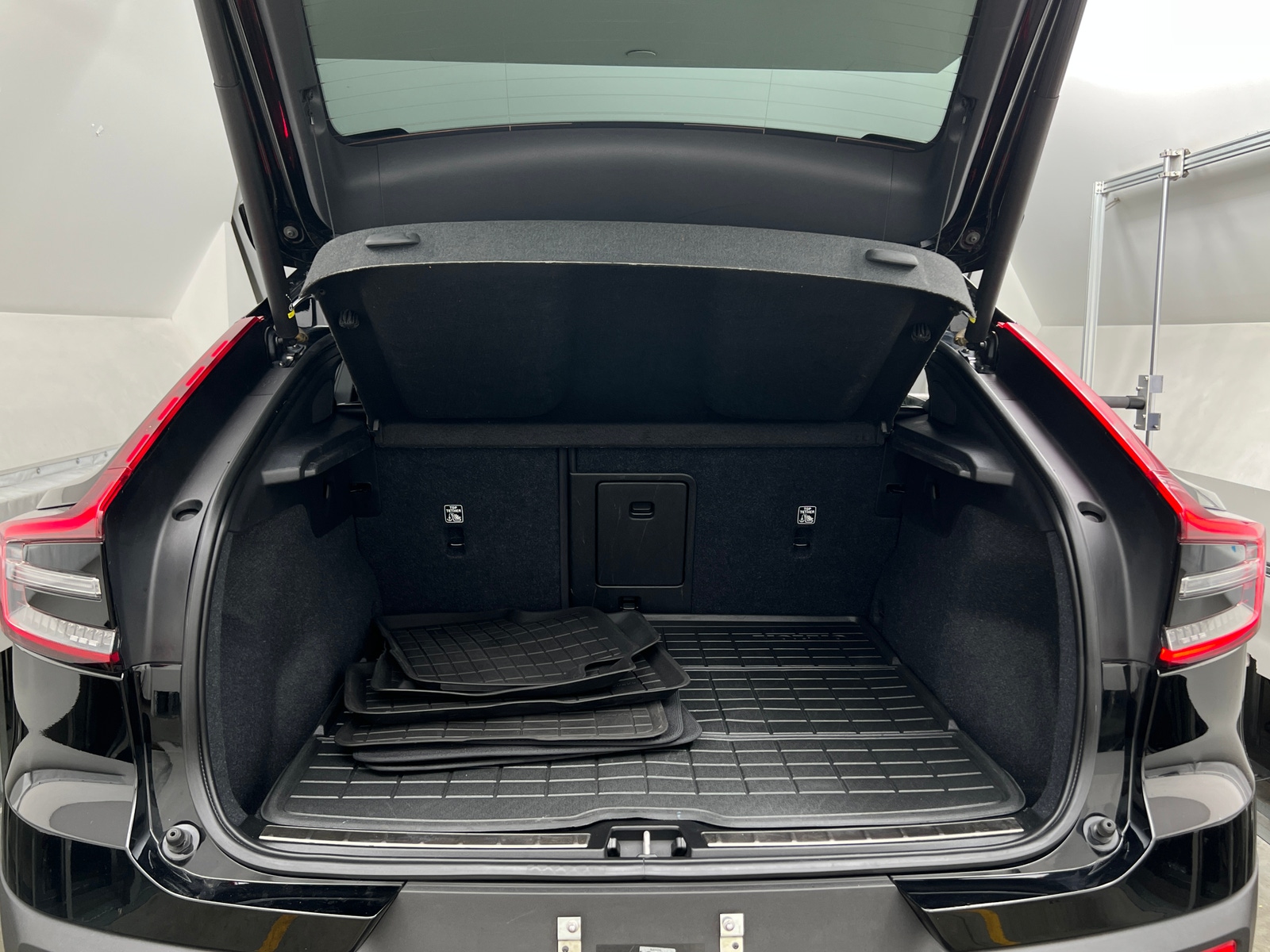 Thumbnail: 2023 Volvo C40 - 7
