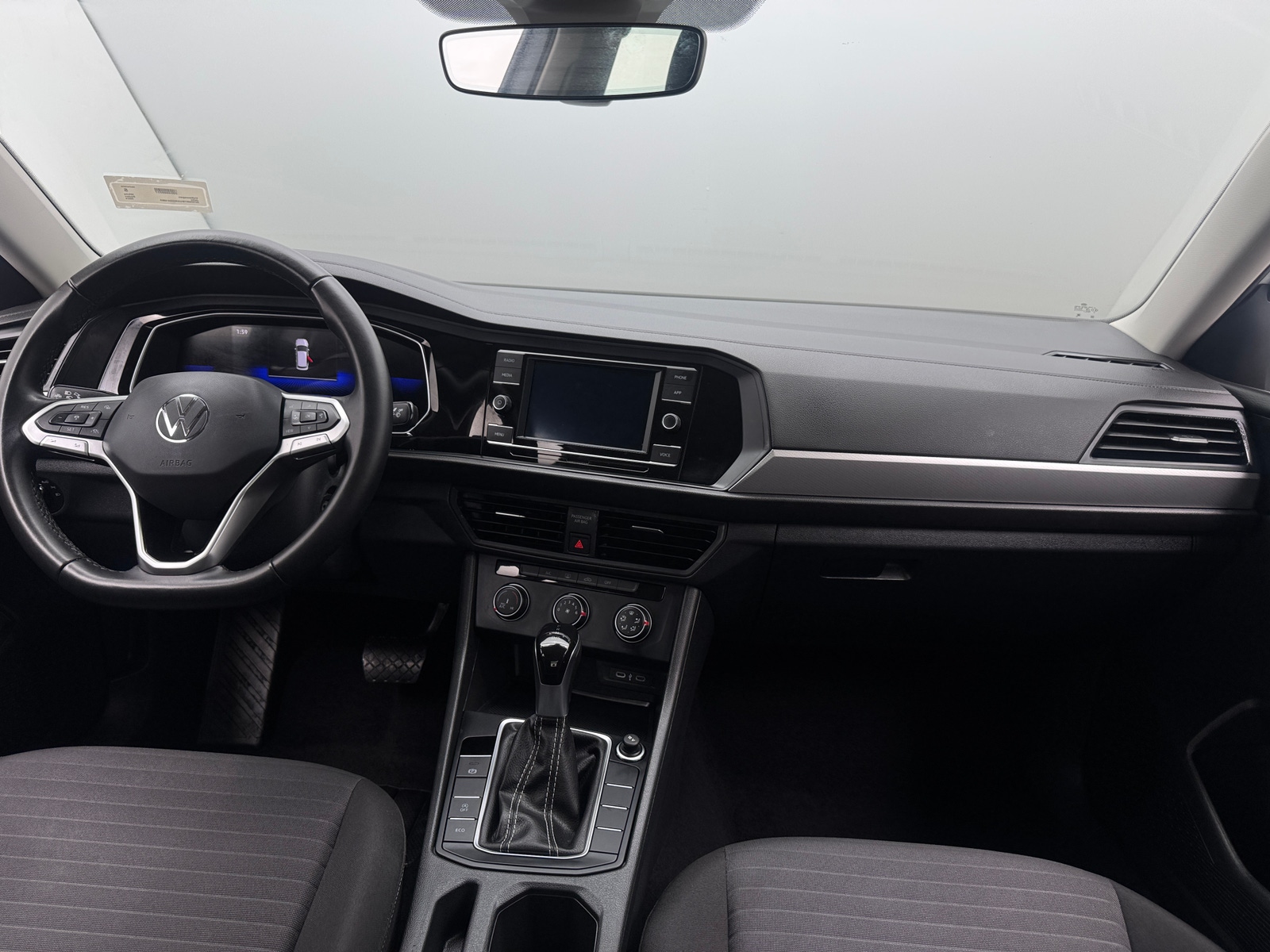 Thumbnail: 2024 Volkswagen Jetta - 3
