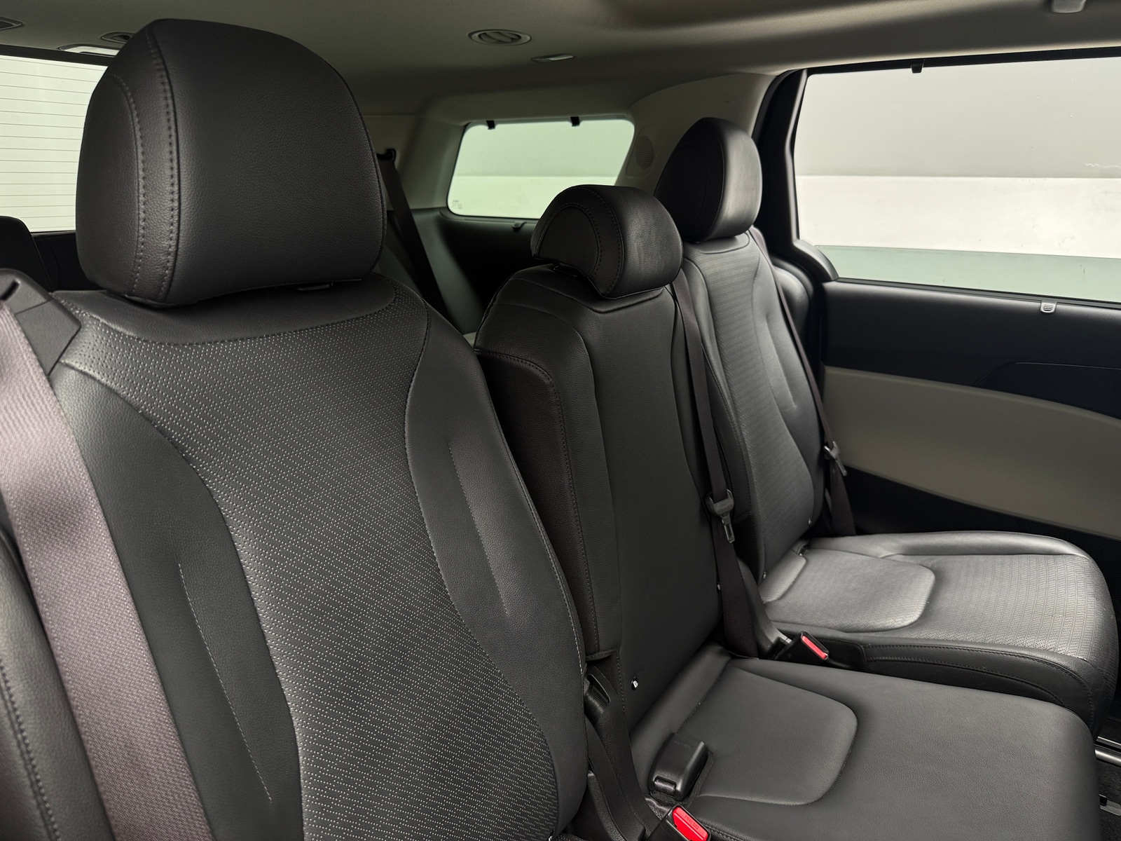 Thumbnail: 2023 Kia Carnival - 5
