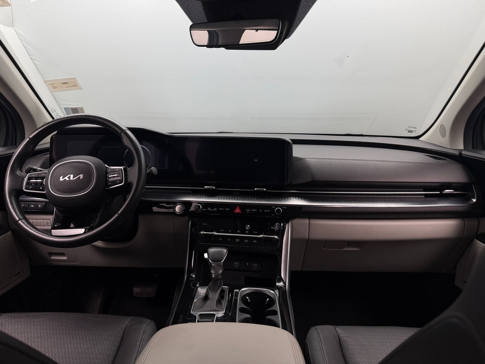 Thumbnail: 2023 Kia Carnival - 2