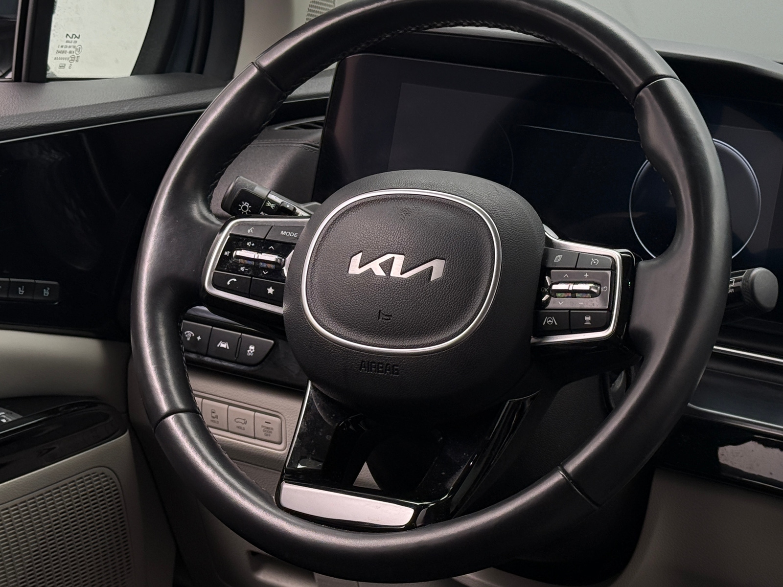 Thumbnail: 2023 Kia Carnival - 4