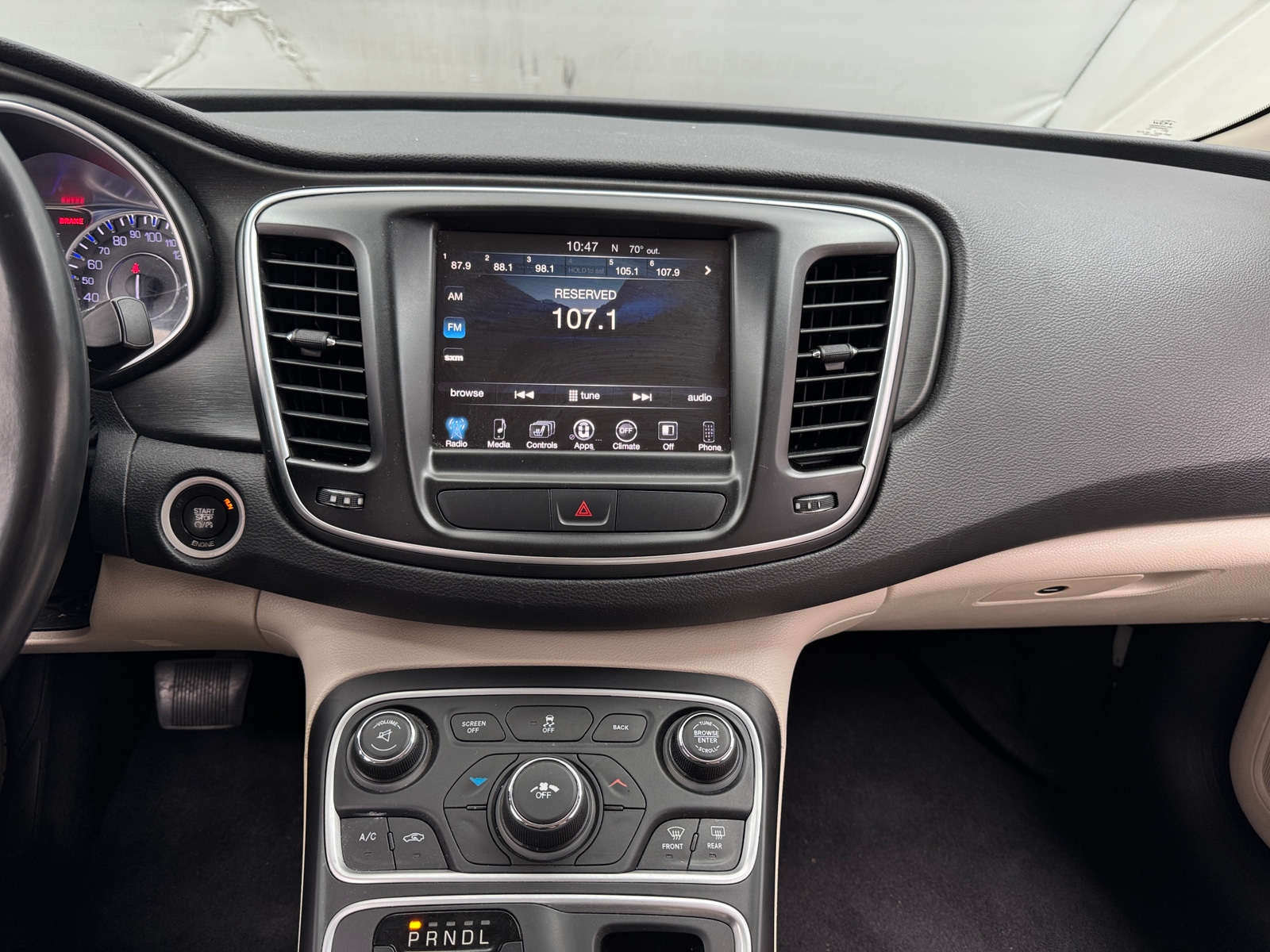 Thumbnail: 2016 Chrysler 200 - 3