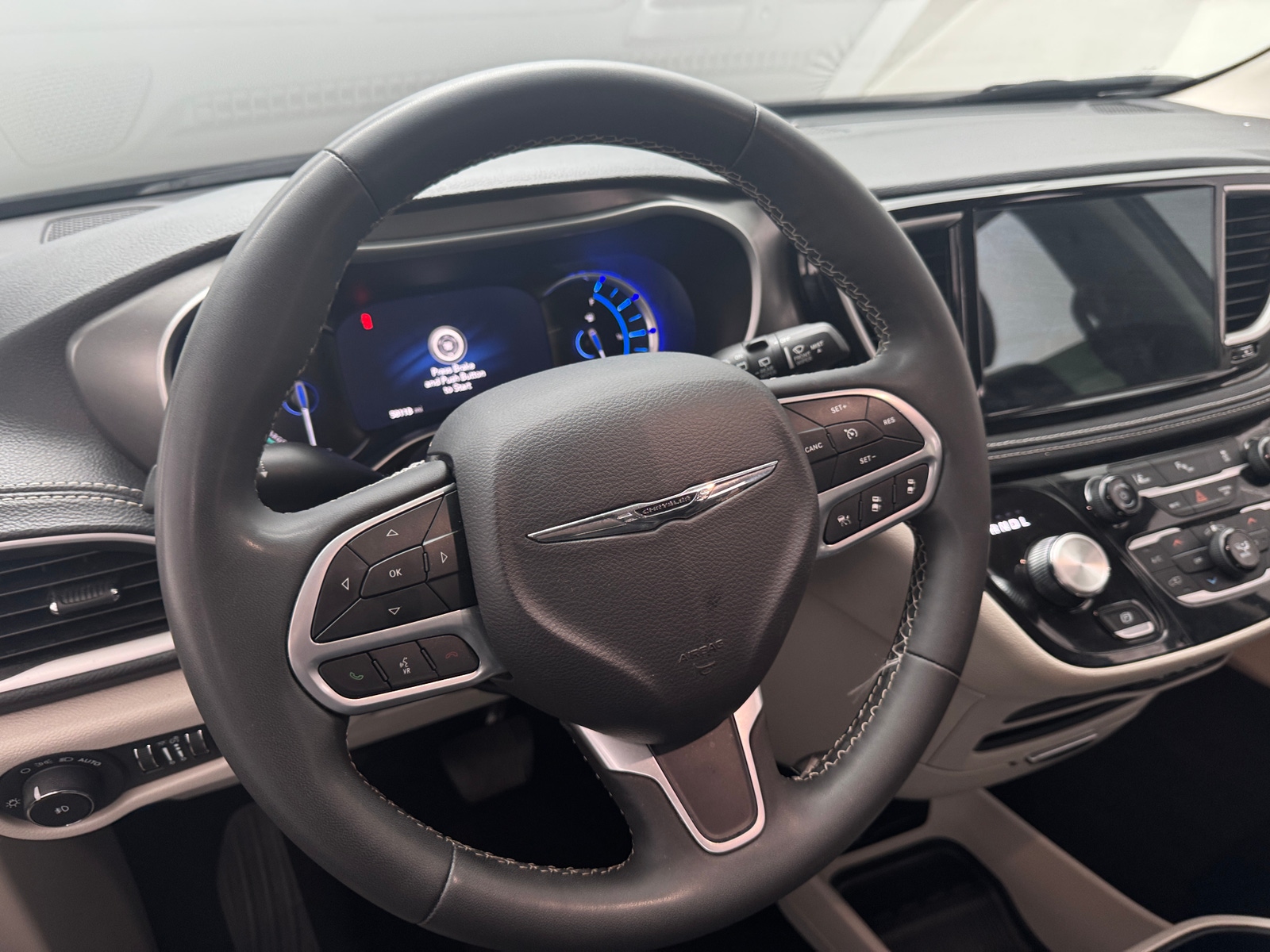 Thumbnail: 2024 Chrysler Pacifica - 4