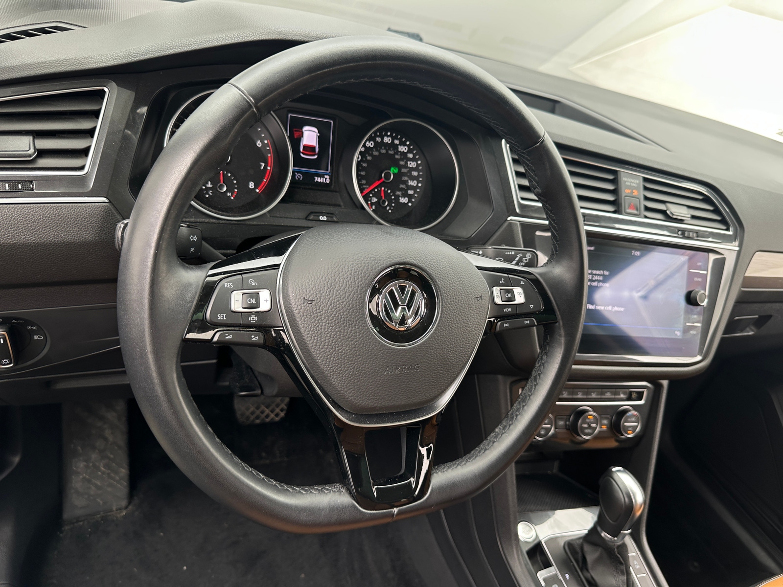 Thumbnail: 2019 Volkswagen Tiguan - 4