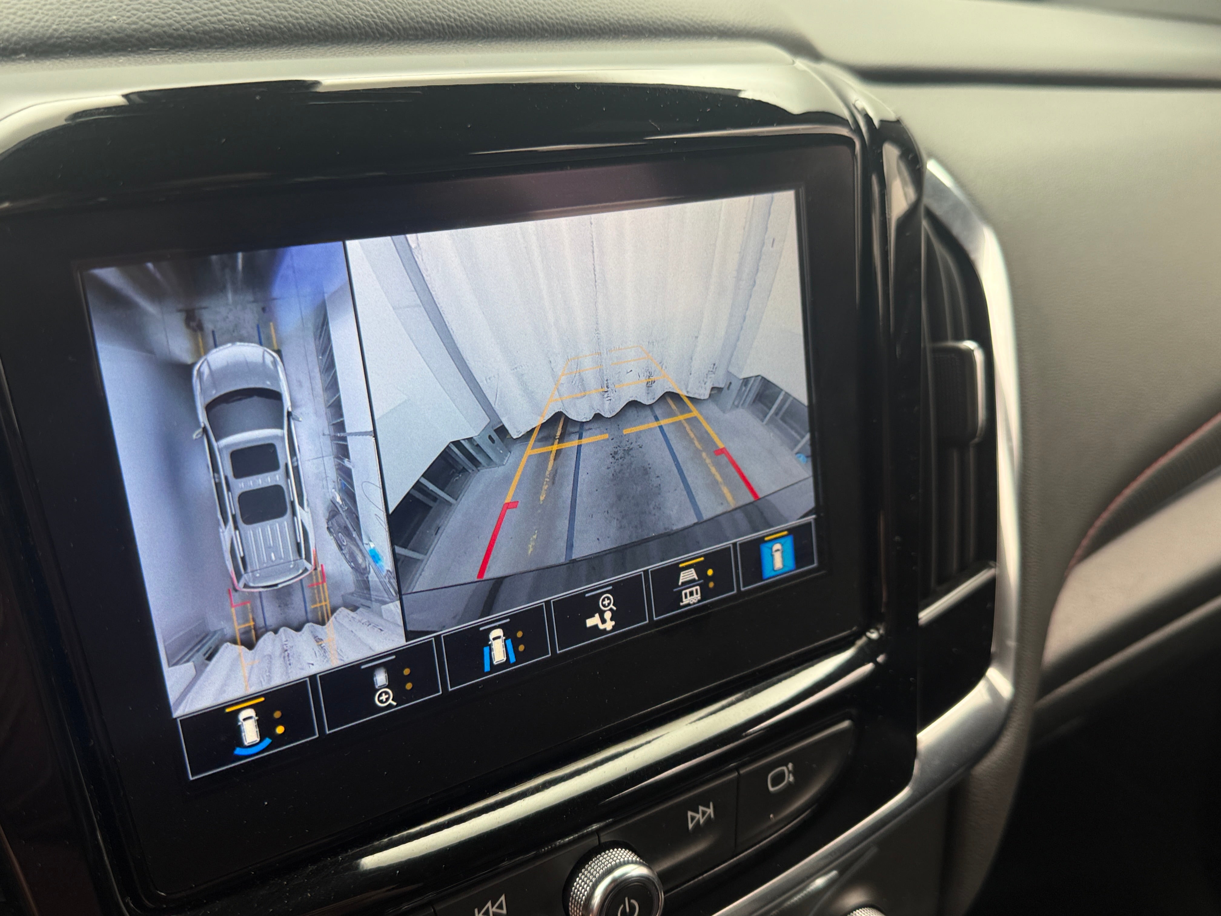 2023 Chevrolet Traverse RS - Photo 17