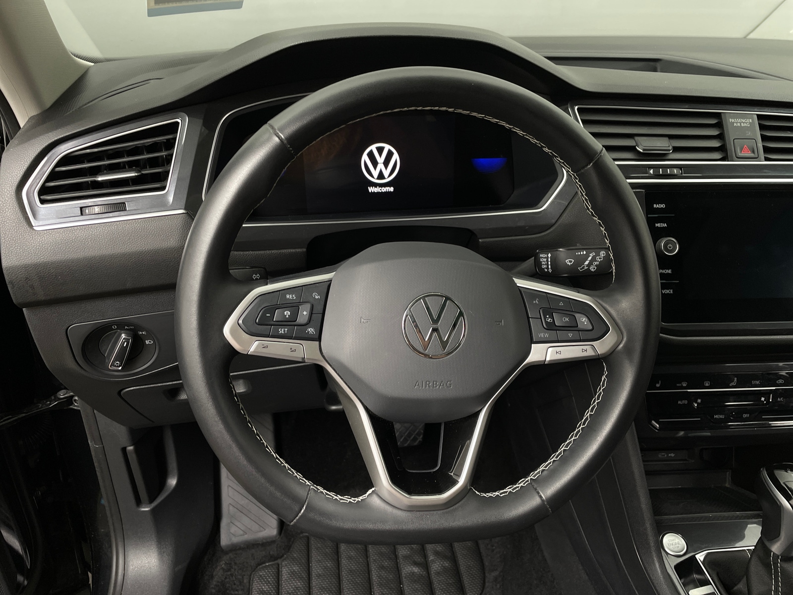 Thumbnail: 2024 Volkswagen Tiguan - 4