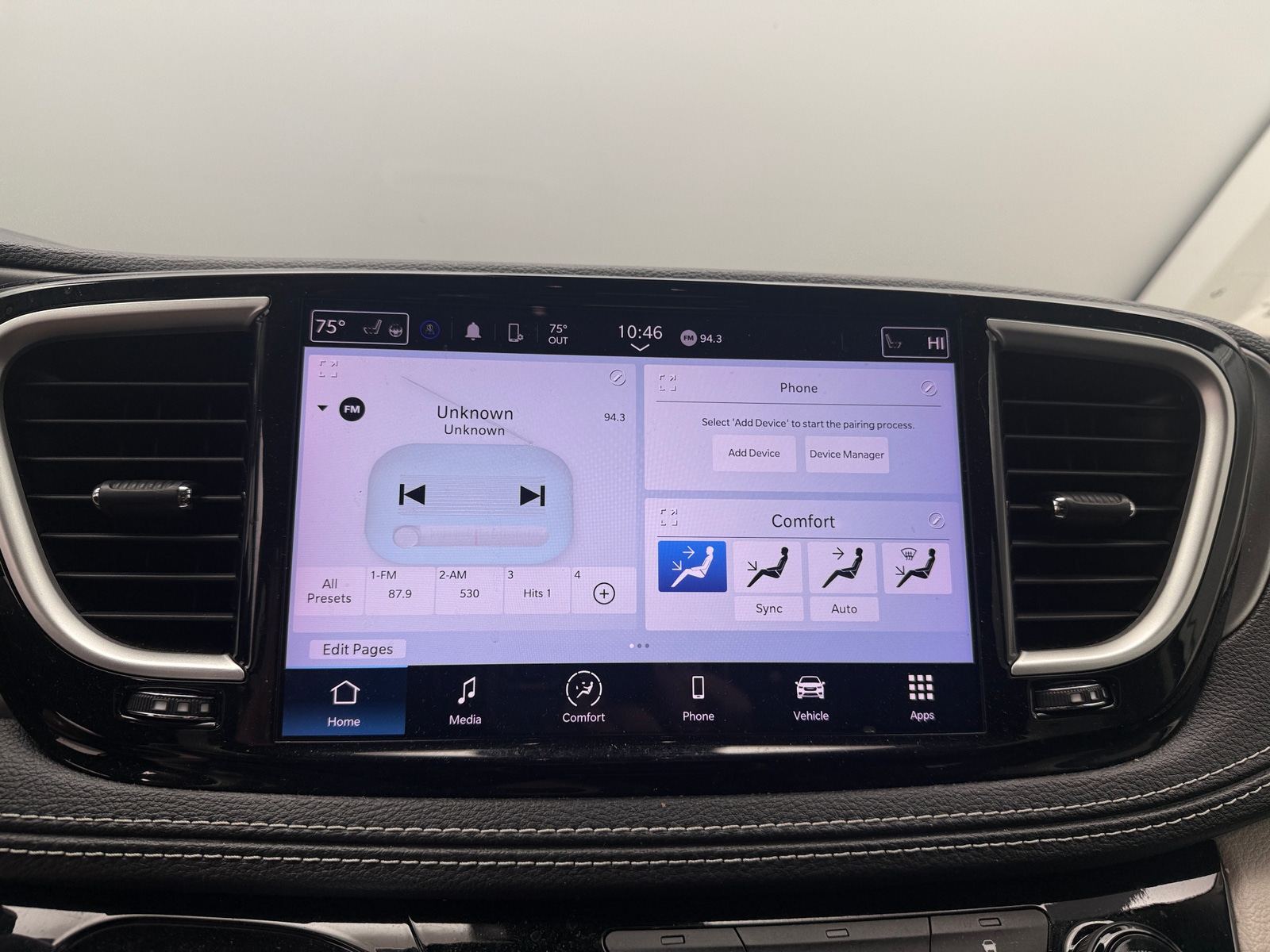 Thumbnail: 2023 Chrysler Pacifica - 3