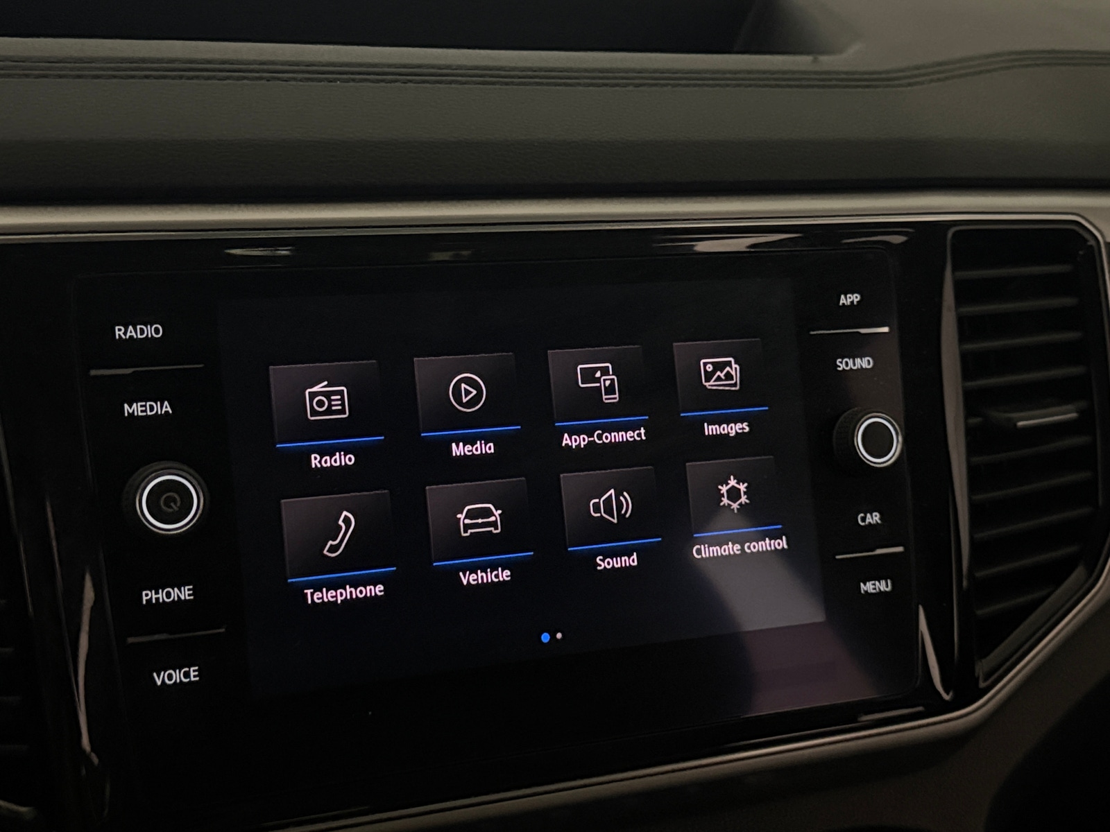 Thumbnail: 2018 Volkswagen Atlas - 3