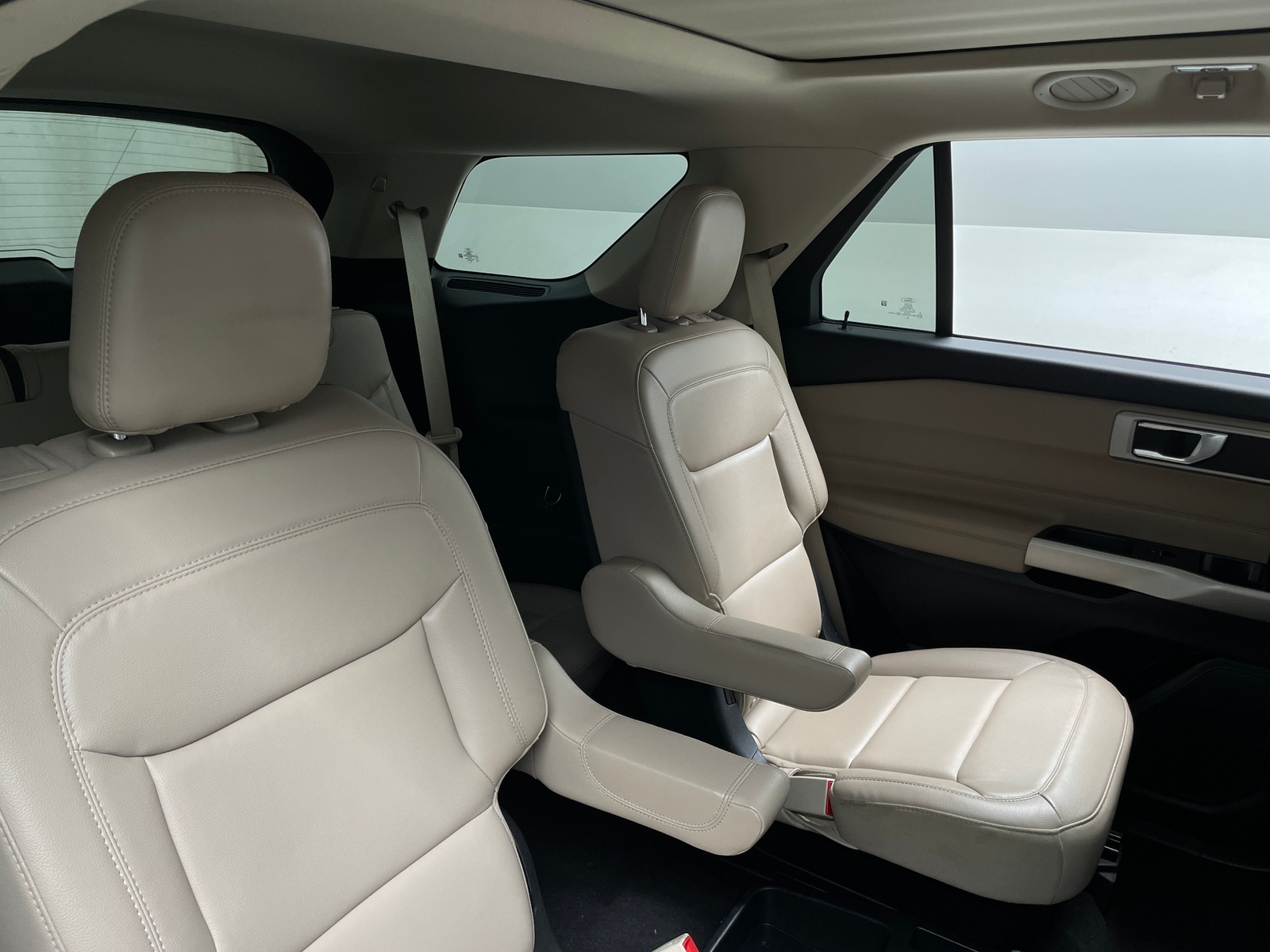 Thumbnail: 2021 Ford Explorer - 5