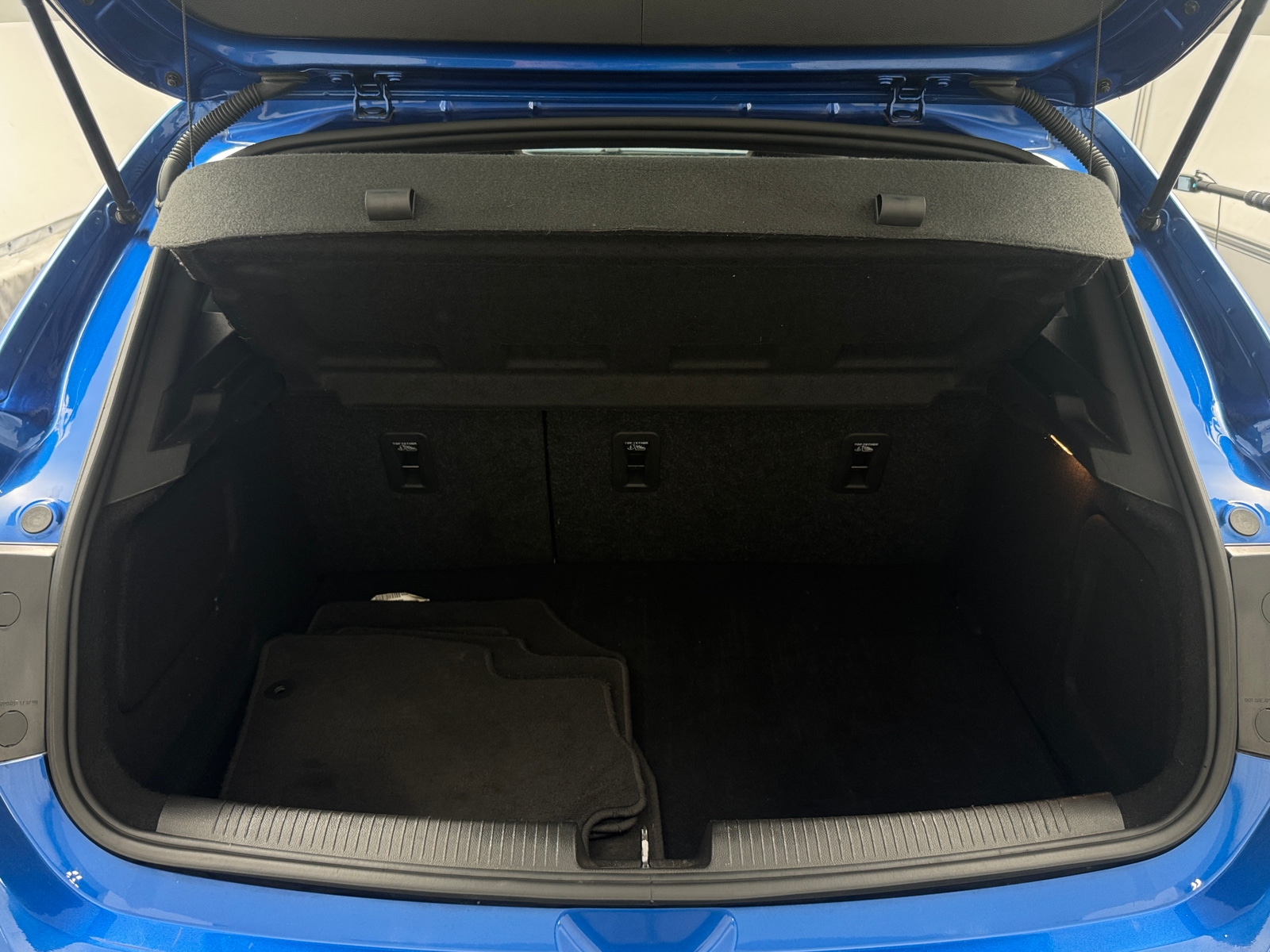 Thumbnail: 2018 Chevrolet Cruze - 6