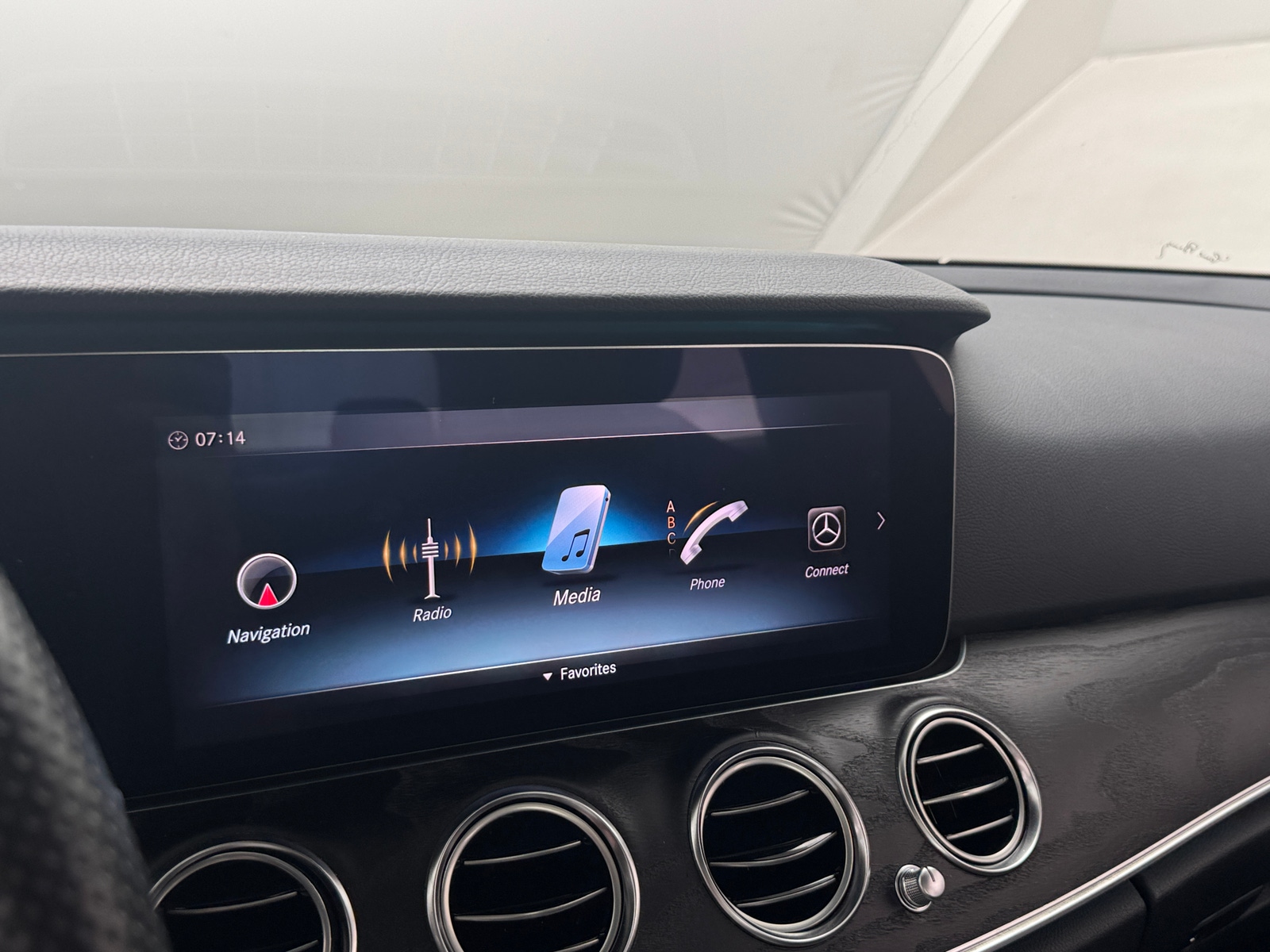 Thumbnail: 2018 Mercedes-Benz E-Class - 3