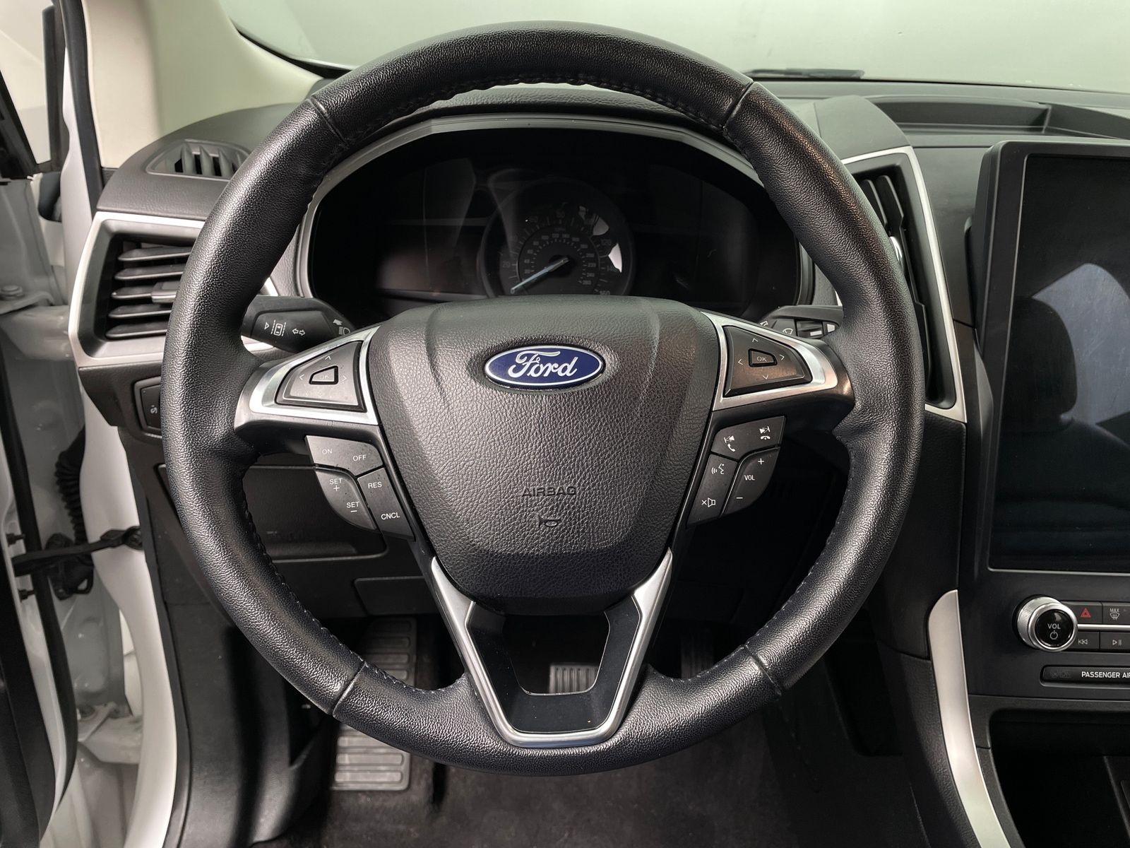 Thumbnail: 2023 Ford Edge - 4