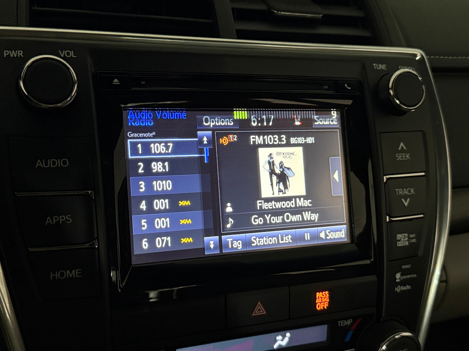 Thumbnail: 2015 Toyota Camry - 4