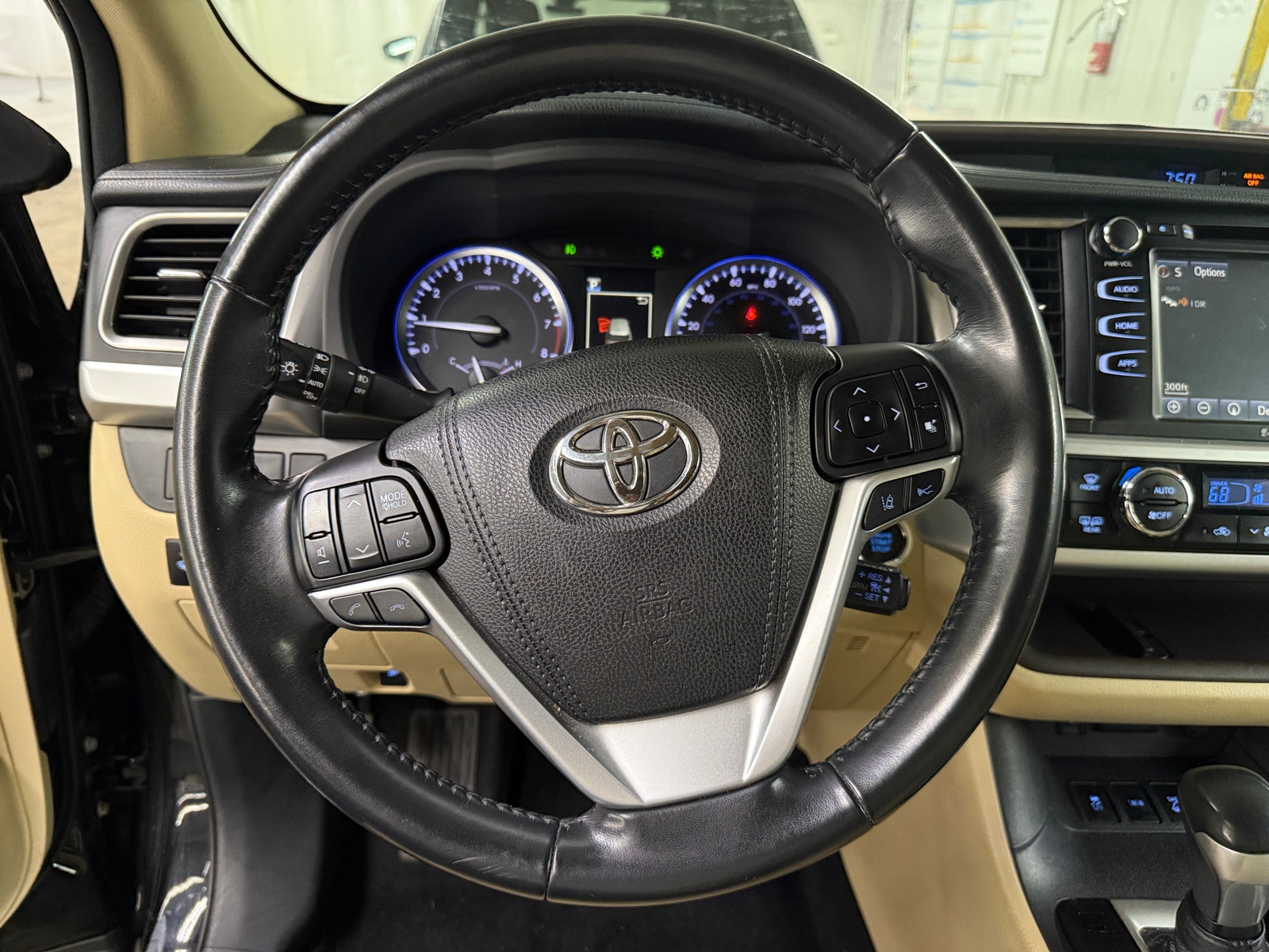 Thumbnail: 2018 Toyota Highlander - 4