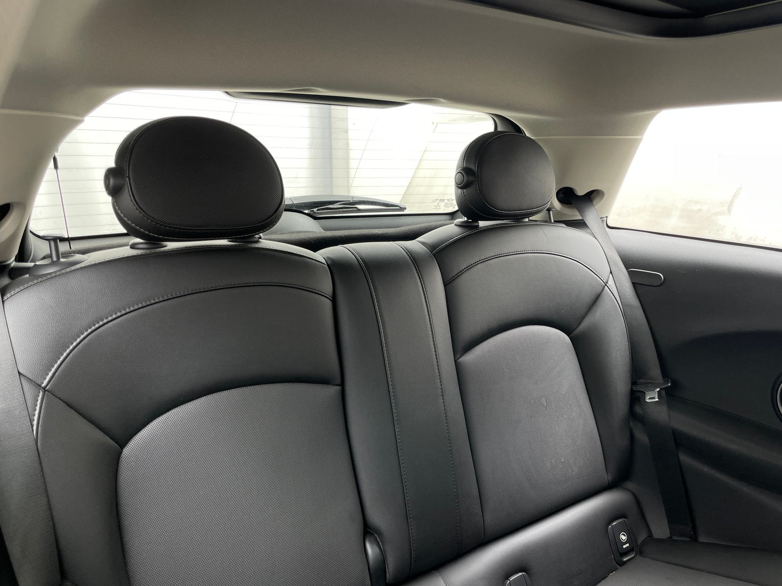 Thumbnail: 2015 MINI Cooper Hardtop - 4