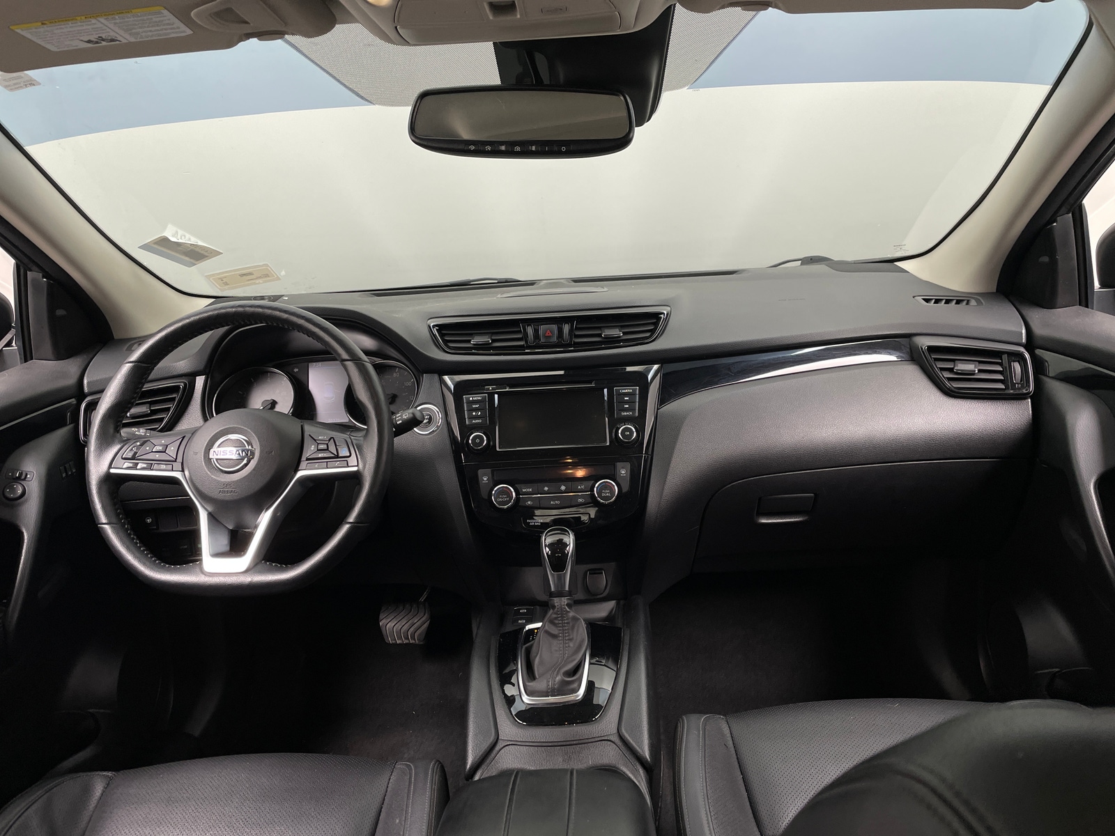 Thumbnail: 2022 Nissan Rogue Sport - 2