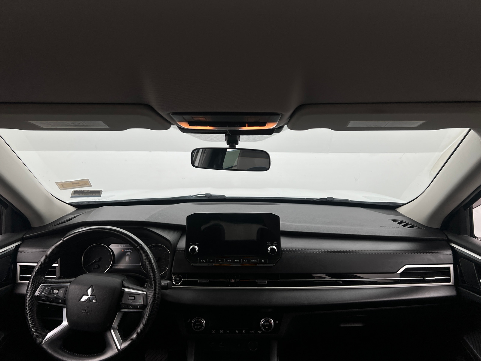 Thumbnail: 2022 Mitsubishi Outlander - 2