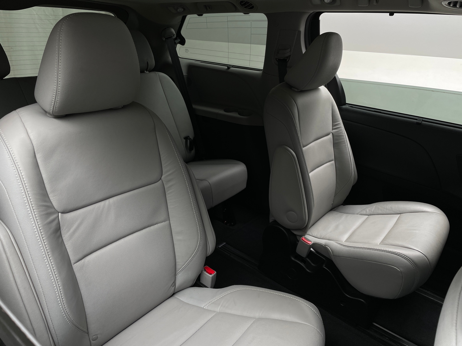Thumbnail: 2017 Toyota Sienna - 5
