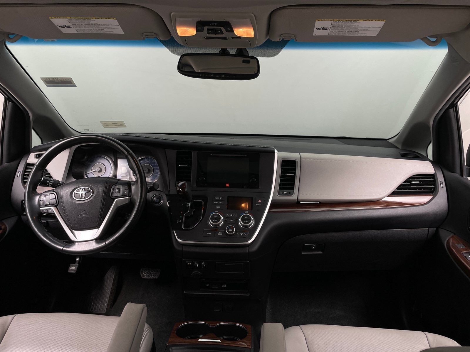 Thumbnail: 2017 Toyota Sienna - 2