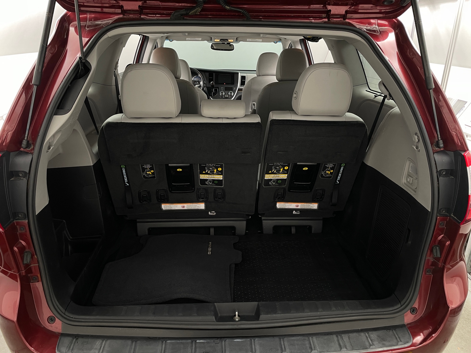Thumbnail: 2017 Toyota Sienna - 6