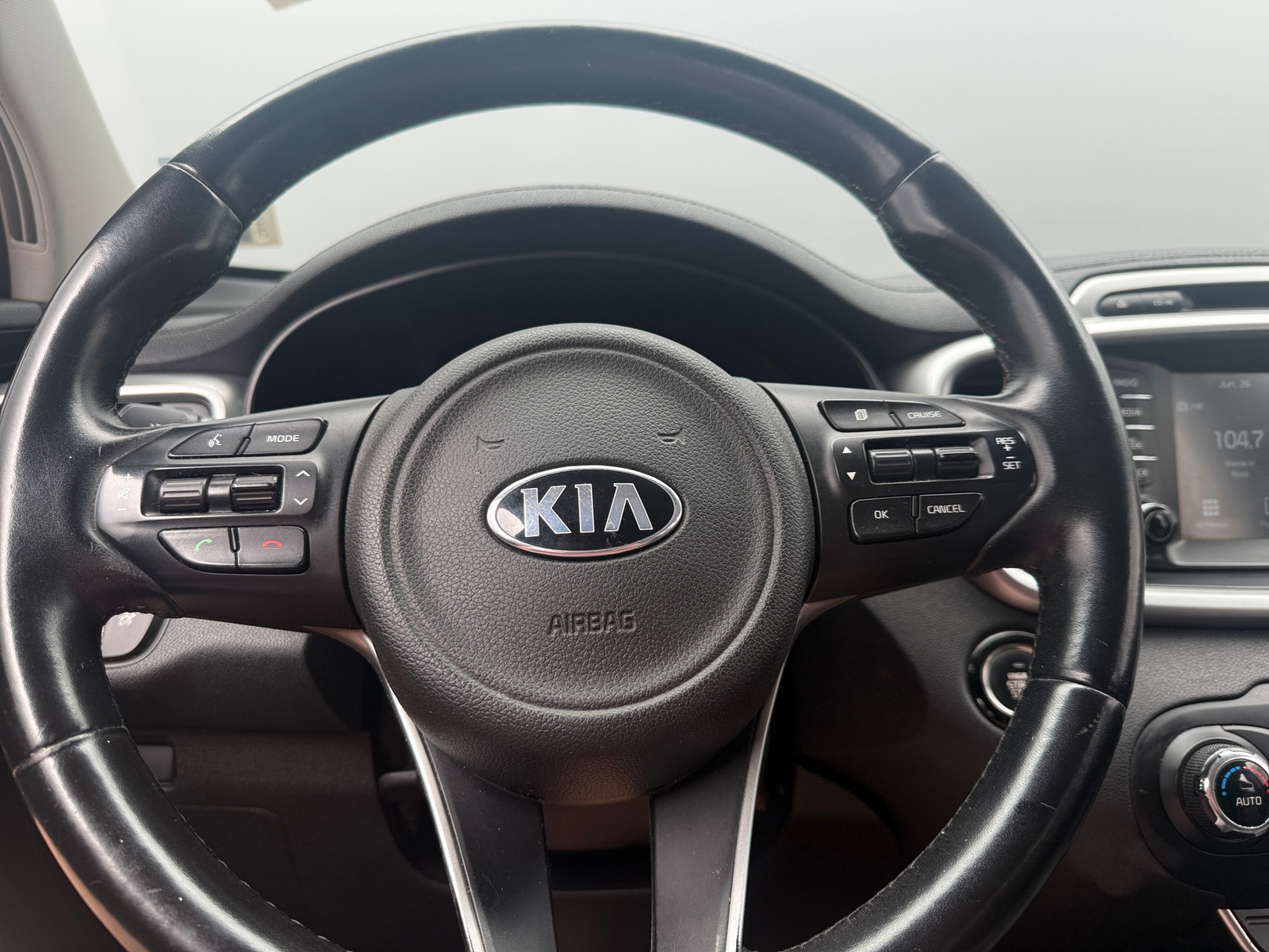Thumbnail: 2017 Kia Sorento - 4