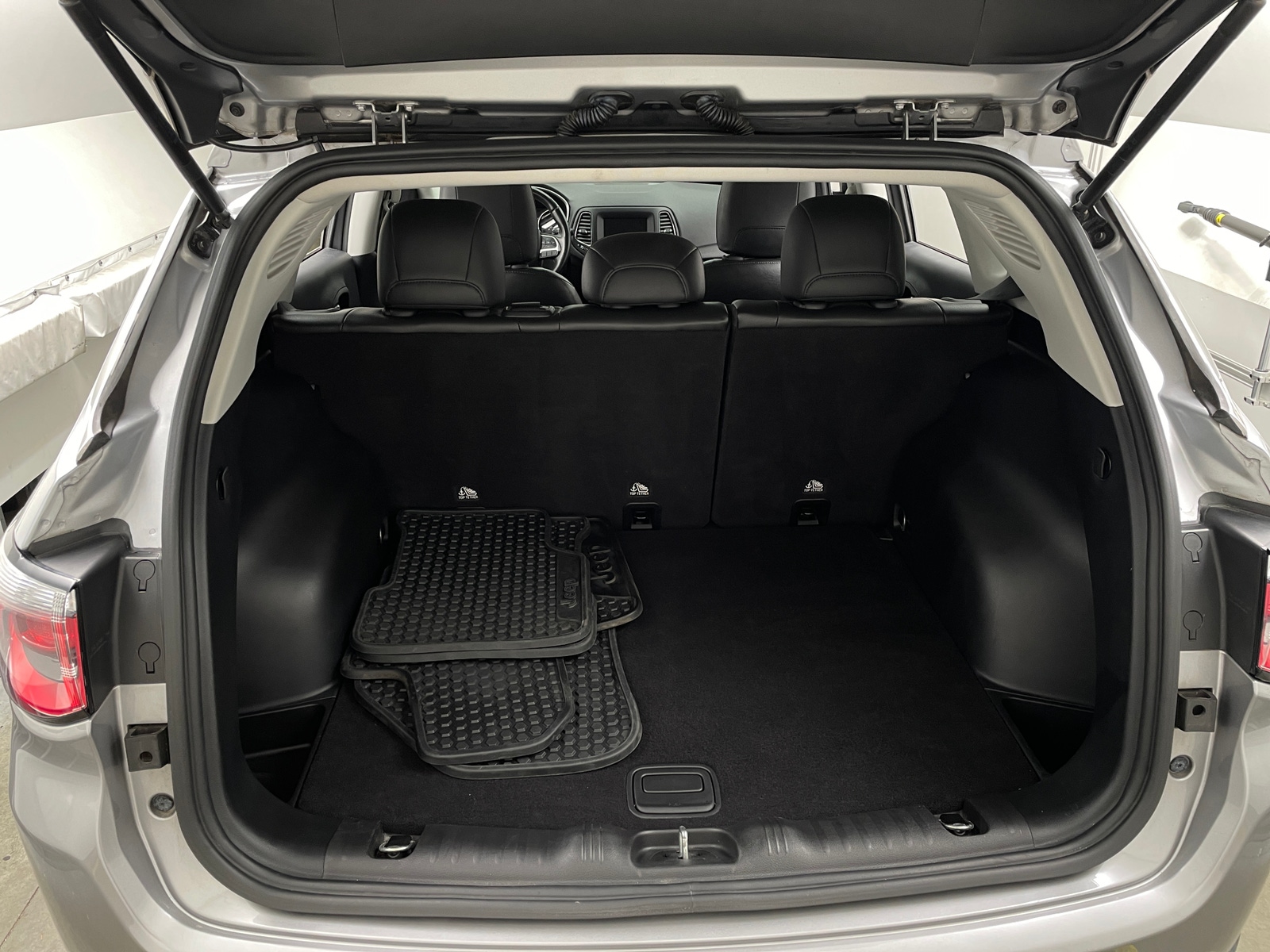 Thumbnail: 2018 Jeep Compass - 7