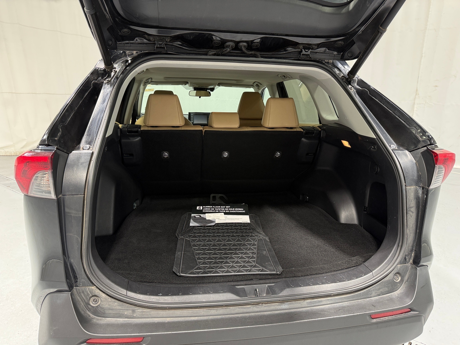 Thumbnail: 2019 Toyota RAV4 - 6