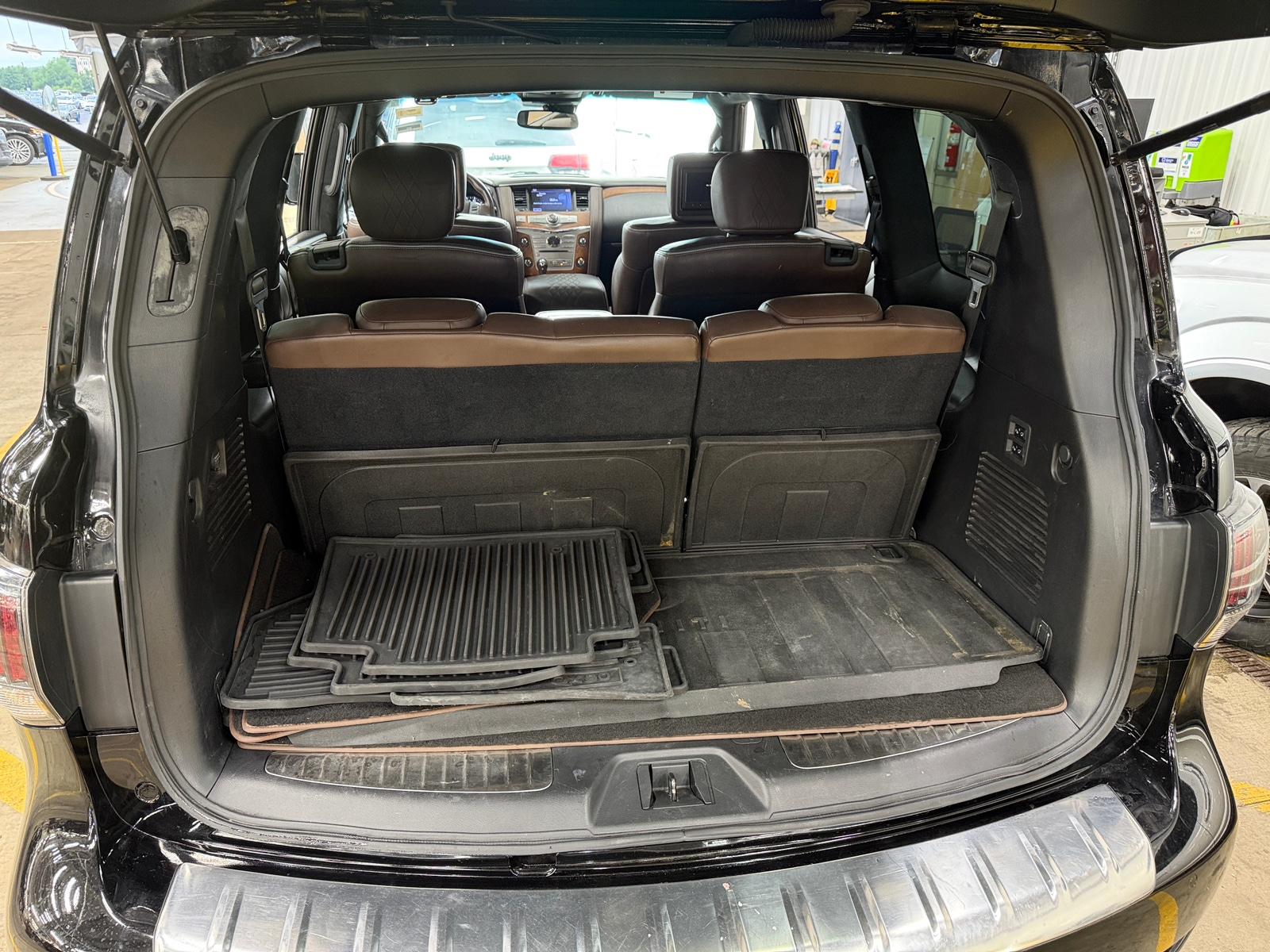 Thumbnail: 2017 INFINITI QX80 - 6